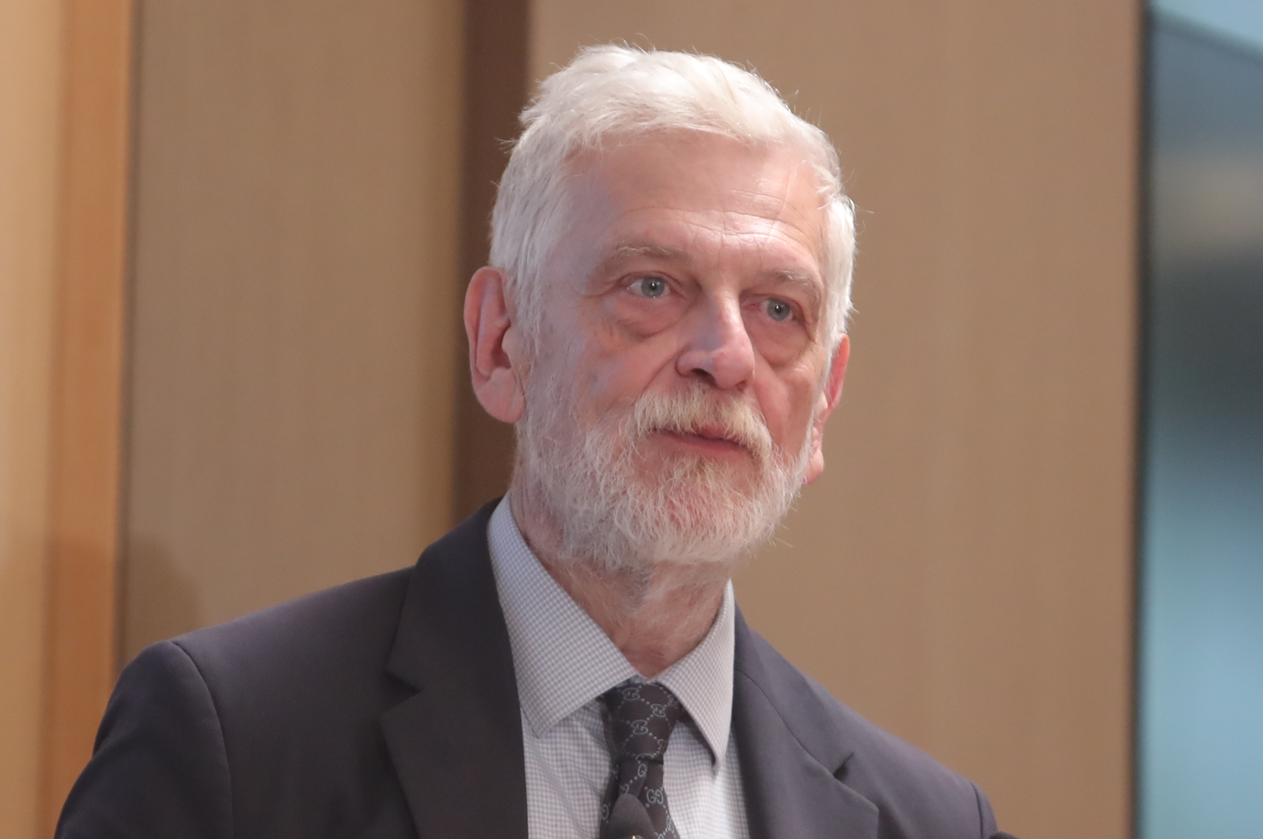 Ατύχημα για τον Γάννη Λοβέρδο – Έσπασε το χέρι του (Βίντεο)