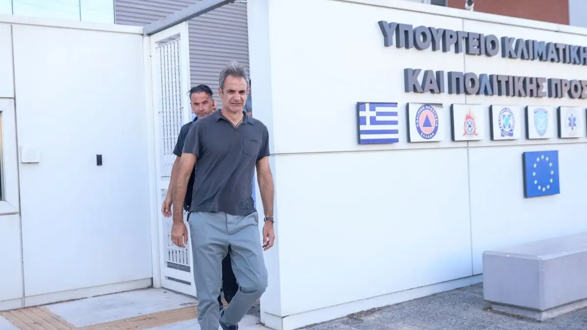 Στο Συντονιστικό της Πολιτικής Προστασίας ο Μητσοτάκης – Ενημερώθηκε για τα πύρινα μέτωπα