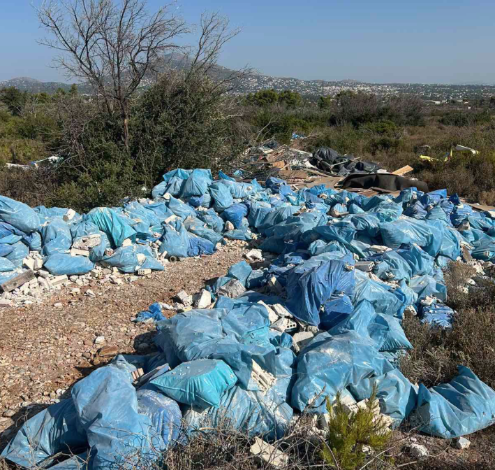 Πάρνηθα: Εντοπίστηκε φορτηγό να απορρίπτει μπάζα και ογκώδη αντικείμενα – Αυστηρά πρόστιμα