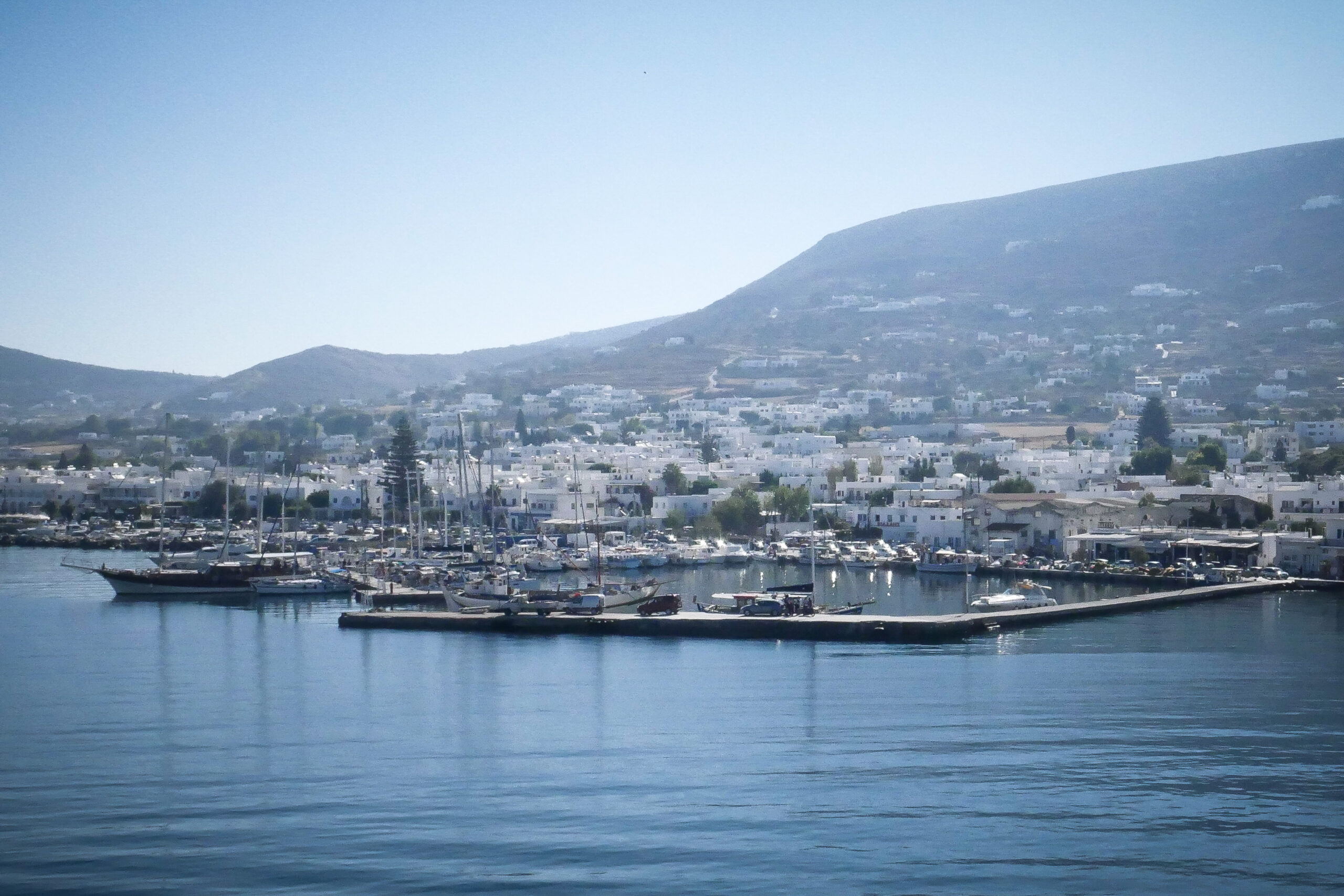 Πάρος: 17χρονοι πλαστογράφησαν τις ψηφιακές ταυτότητές τους για να μπουν σε κλαμπ και συνελήφθησαν