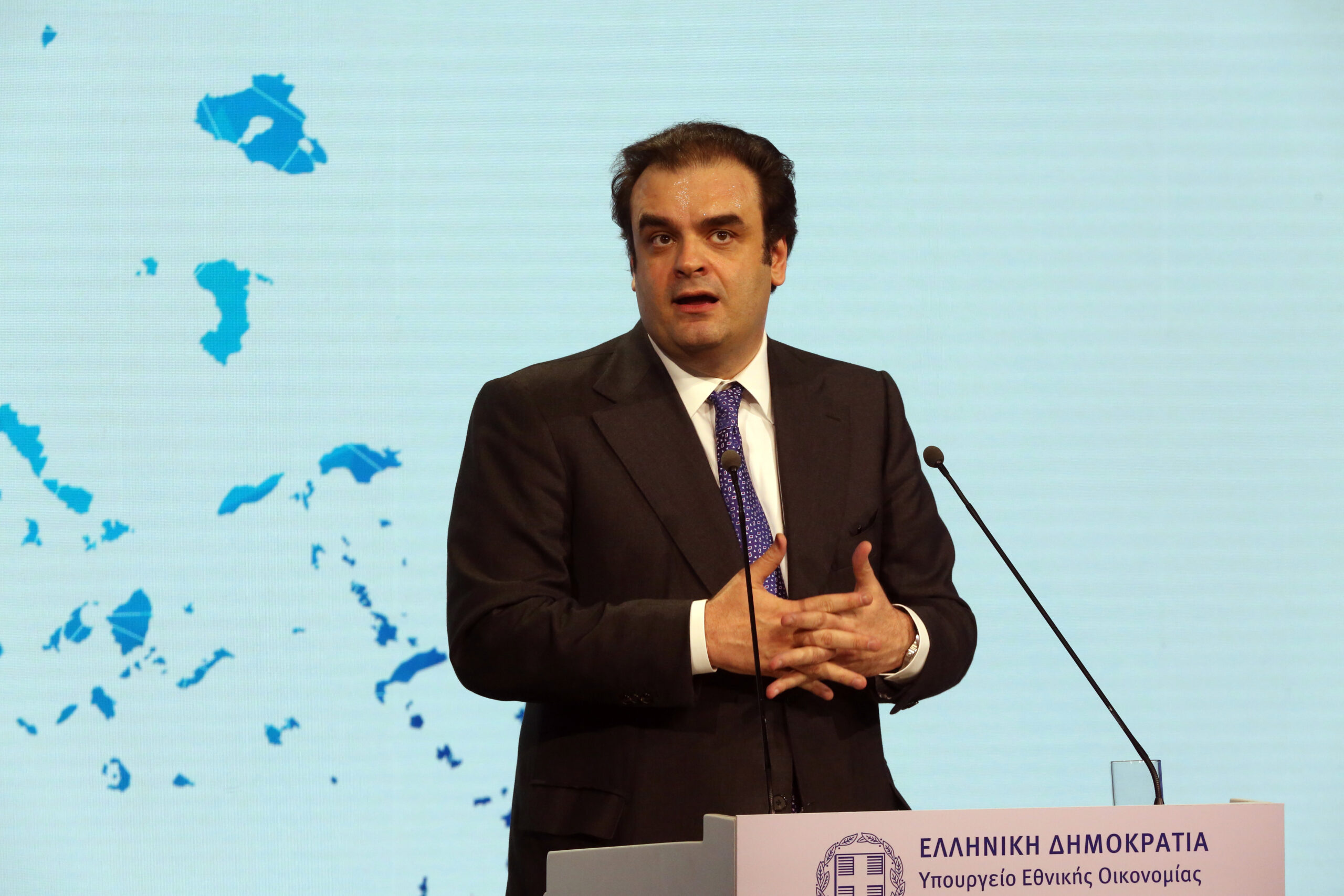 Πιερρακάκης: Πιθανά νέα μέτρα στήριξης για την ενέργεια – Σύσκεψη στο Μέγαρο Μαξίμου
