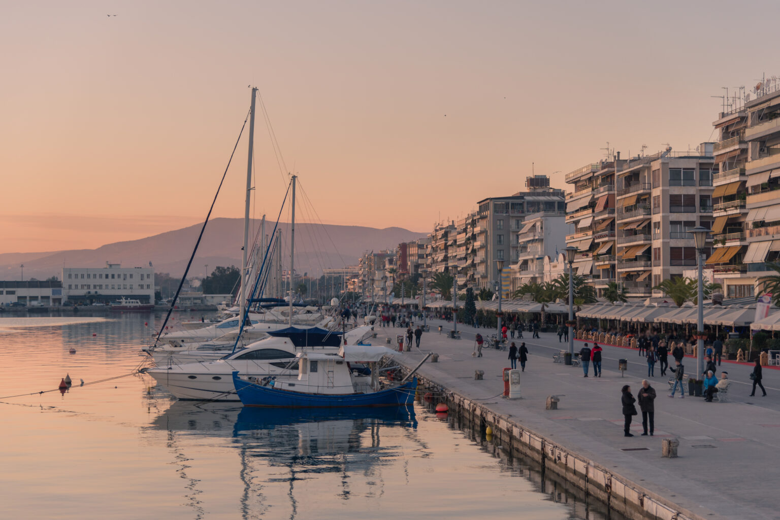 Συνεχίζεται ο καύσωνας με 42αρια και «θερμική ασφυξία» τη νύχτα: Στους 40,7 βαθμούς τα Τρίκαλα – «Καμίνι» η κεντρική και βόρεια Ελλάδα