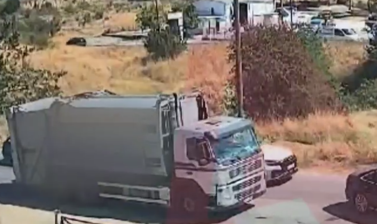 Χαλκιδική: Ξυλοκόπησαν οδηγό απορριμματοφόρου έπειτα από παρατήρηση για την κυκλοφορία (Βίντεο)