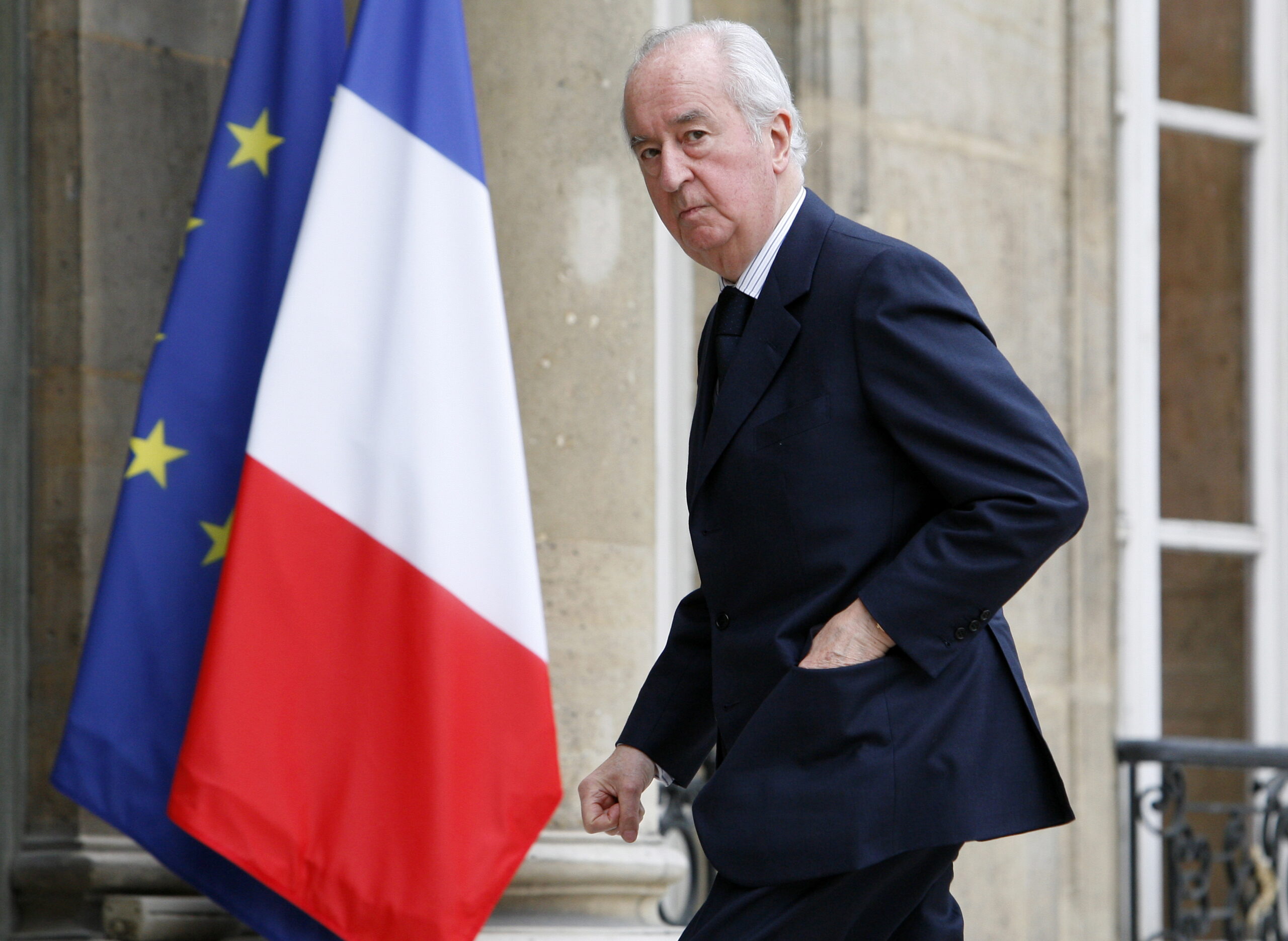 epa08670485 (FILE) Former French Prime Minister Edouard Balladur arrives for a ceremony at the Elysee Palace in Paris, France, 29 April 2009 (reissued 15 September 2020). According to media reports, Edouard Balladur, 91, has been diagnosed with the SARS-CoV-2 coronavirus.