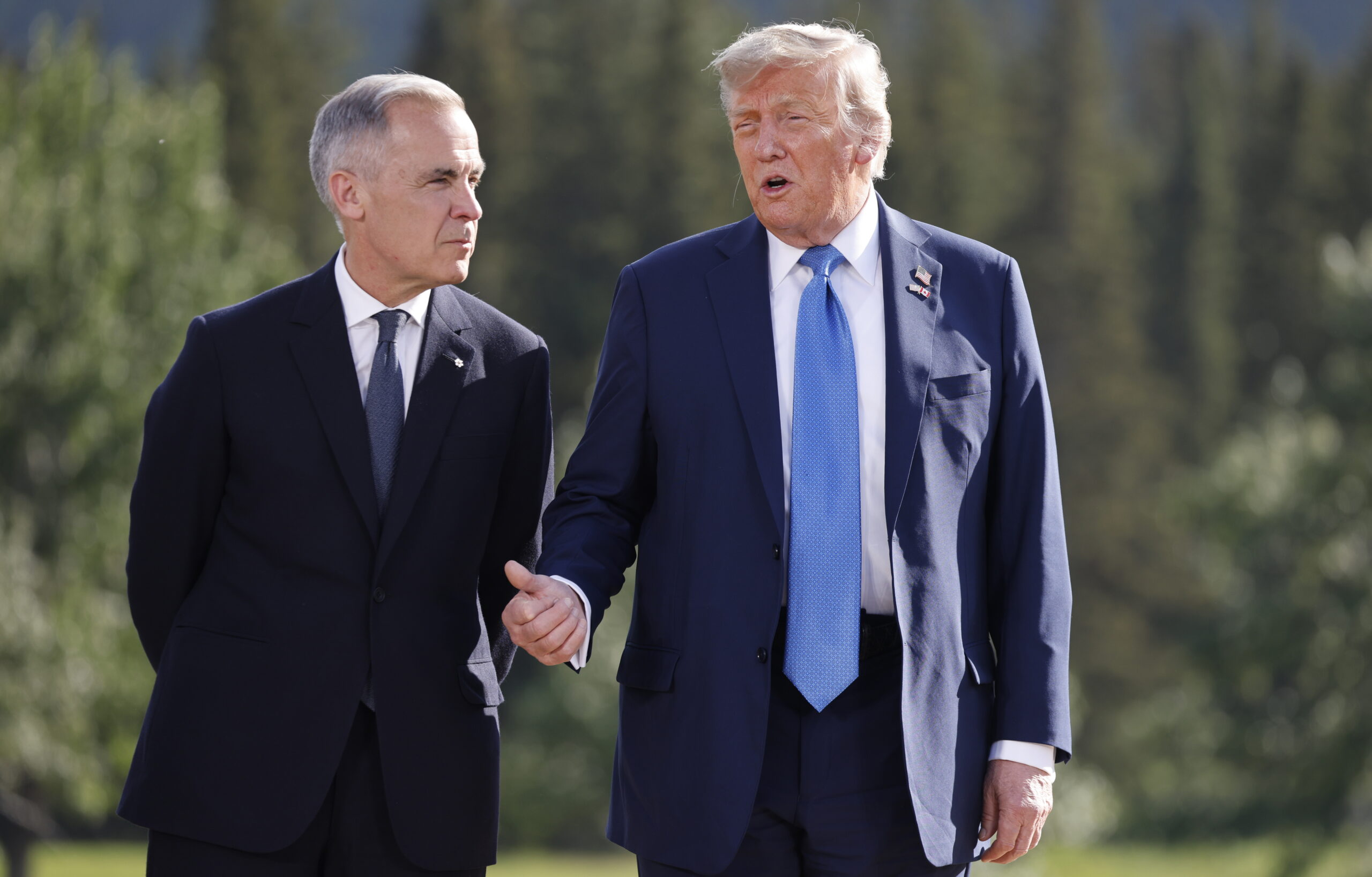 epa12180138 (L-R) Canadian Prime Minister Mark Carney and US President Donald Trump talk during a family photo at the Group of Seven (G7) Summit at the Kananaskis Country Golf Course in Kananaskis, Alberta, Canada, 16 June 2025. World leaders are gathered from 15 to 17 June 2025 for the annual G7 Summit.