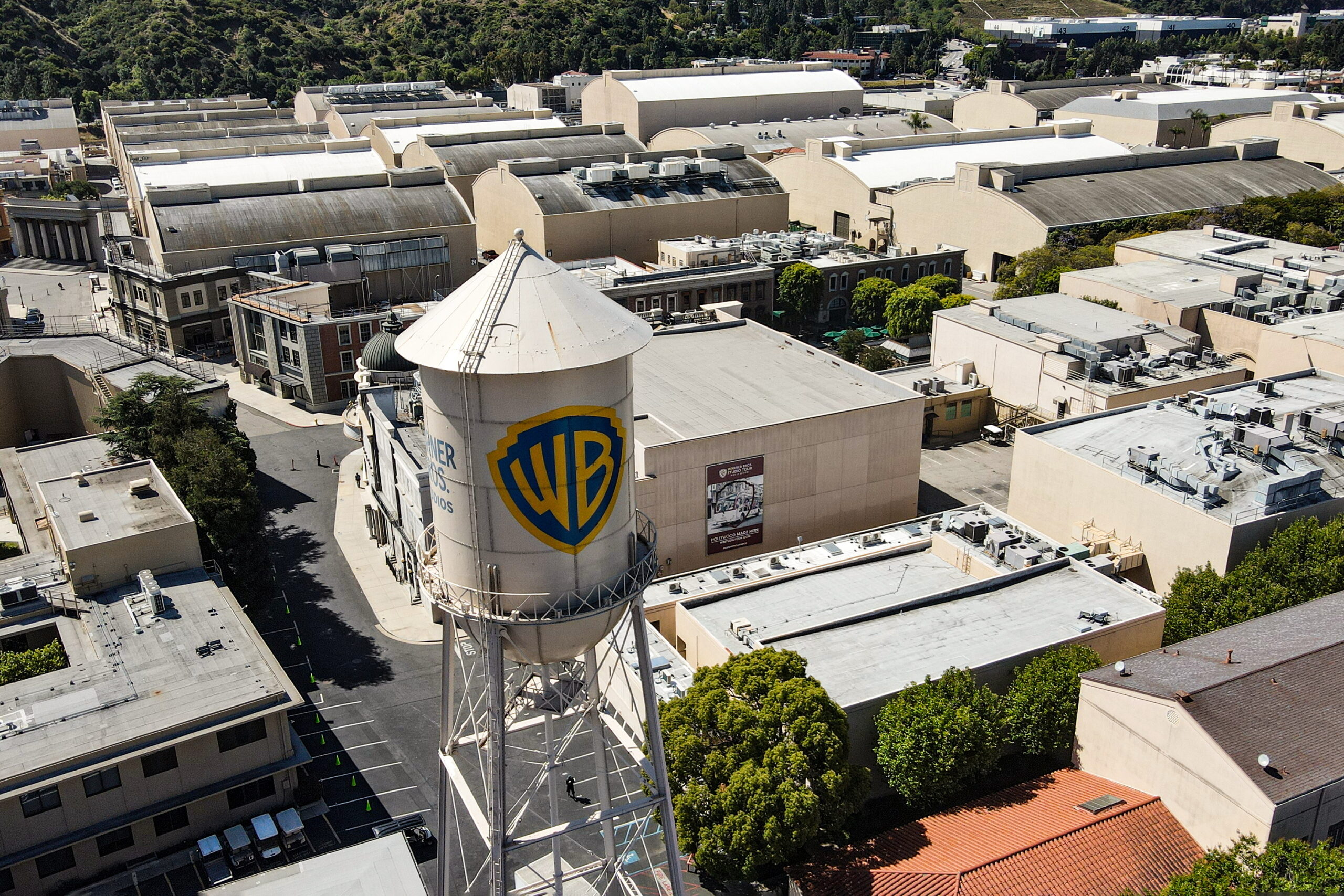 Warner Bros - Paramount
