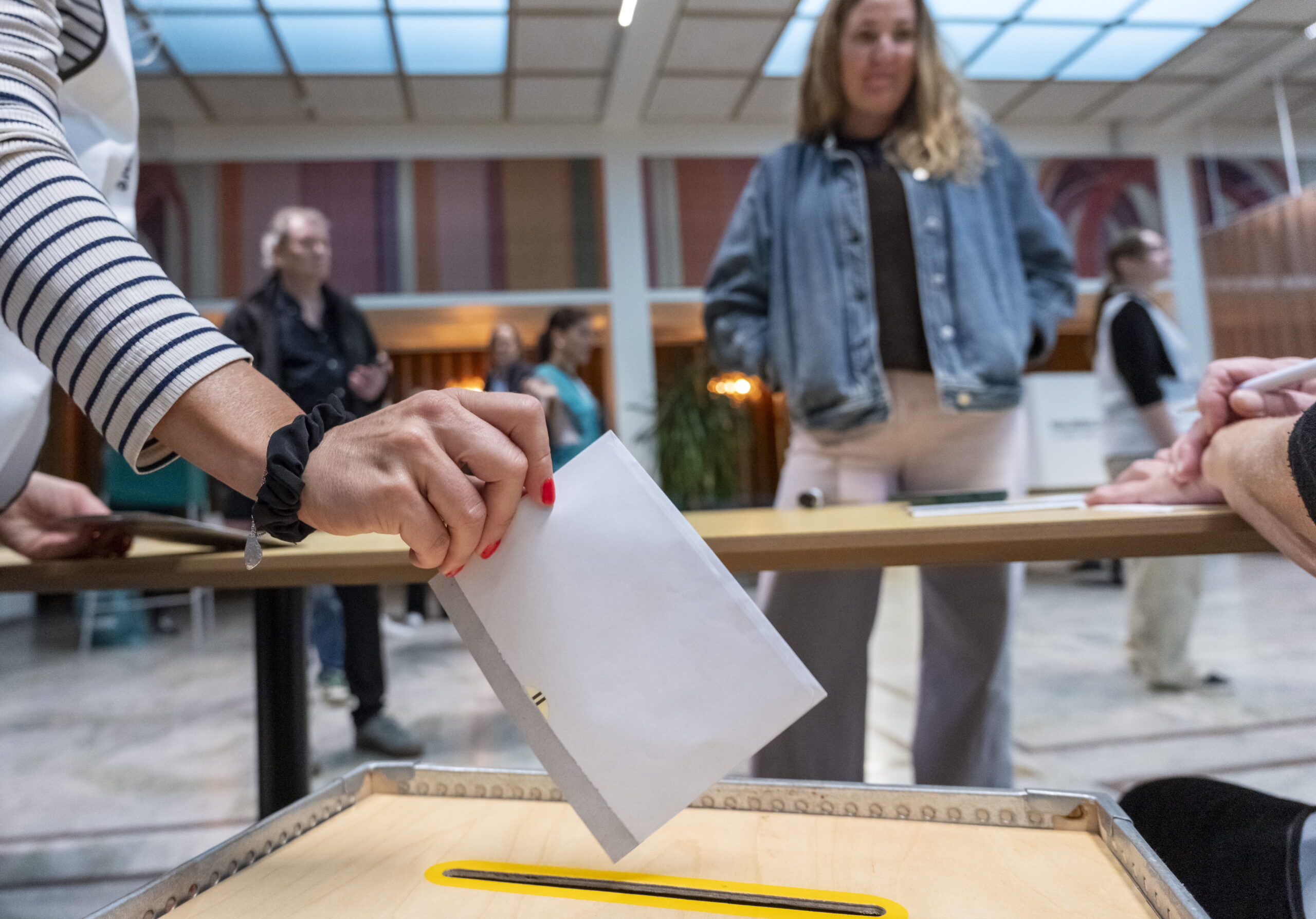 Εκλογές στη Σουηδία: Κάλπες-θρίλερ με την ακροδεξιά ένα βήμα πριν από την κυβέρνηση