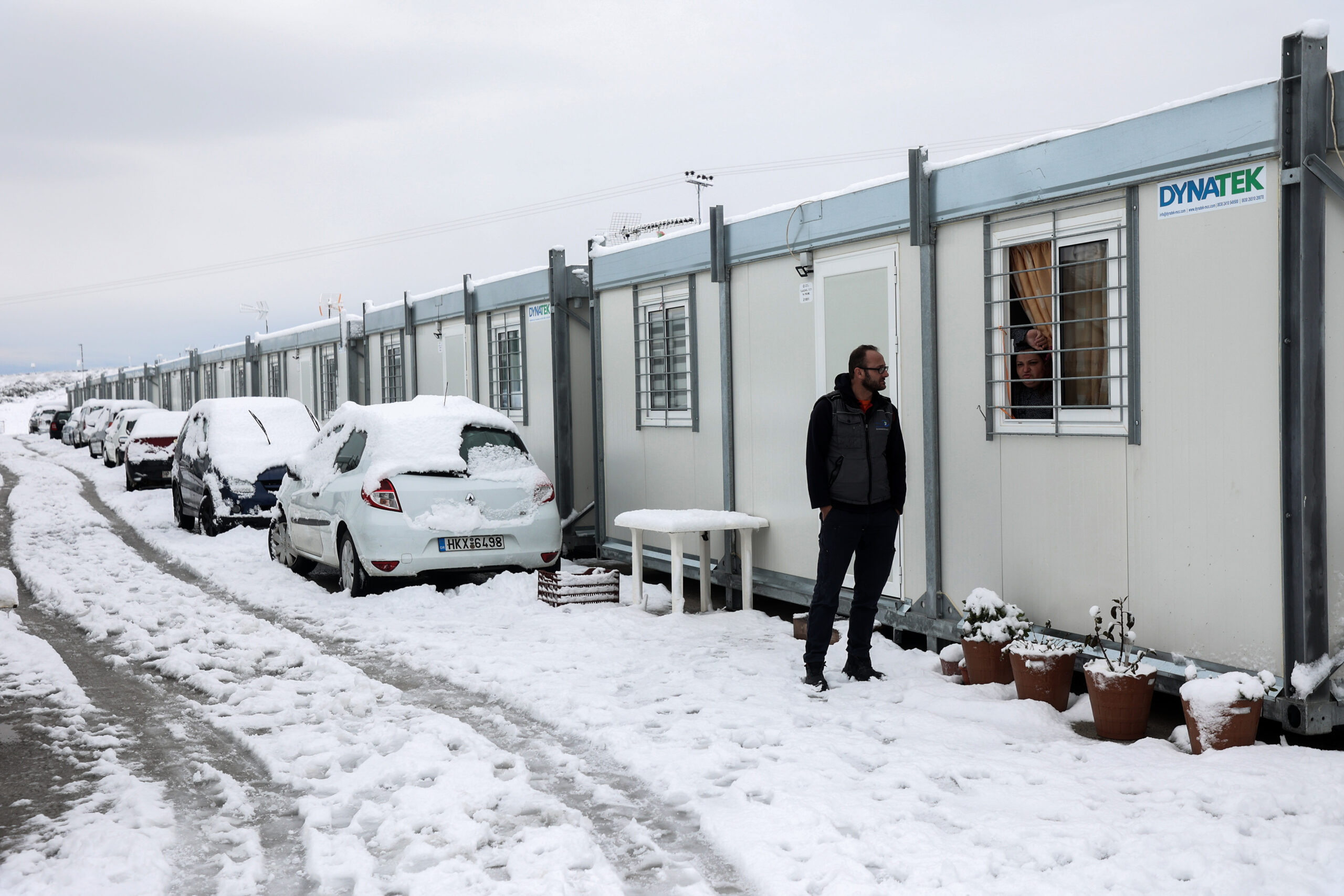 Σε απόγνωση οι κάτοικοι στο Αρκαλοχώρι: «Μας έχουν εγκαταλείψει» λένε στο NEWPOST – «Ζούμε ακόμη σε κοντέινερ 5 χρόνια μετά το σεισμό»