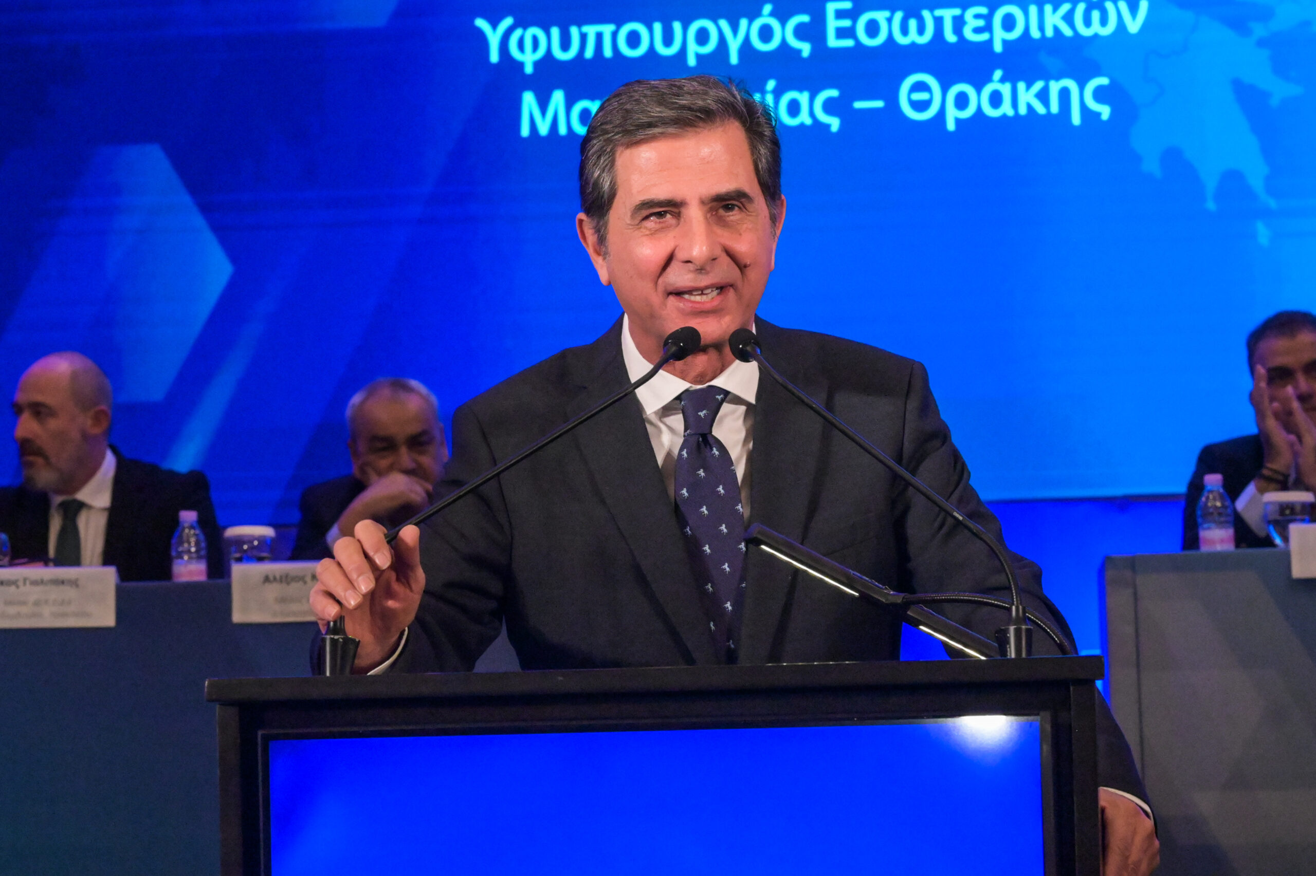 Στιγμιότυπο από την πρώτη ημέρα του 14ου ετήσιου τακτικού συνεδρίου της Κεντρικής Ένωσης Δήμων Ελλάδας (ΚΕΔΕ), στην Αλεξανδρούπολη, Πέμπτη 6 Νοεμβρίου 2025. Οι εκπρόσωποι της Τοπικής Αυτοδιοίκησης συζήτησαν μεταξύ άλλων για τα οικονομικά της Τοπικής Αυτοδιοίκησης και τα συγχρηματοδοτούμενα προγράμματα, για το περιβάλλον, την ενέργεια, τα απορρίμματα, την διαχείριση των υδάτων, για την χωροταξία, την νησιωτικότητα - ορεινότητα και την τουριστική ανάπτυξη κ.α.