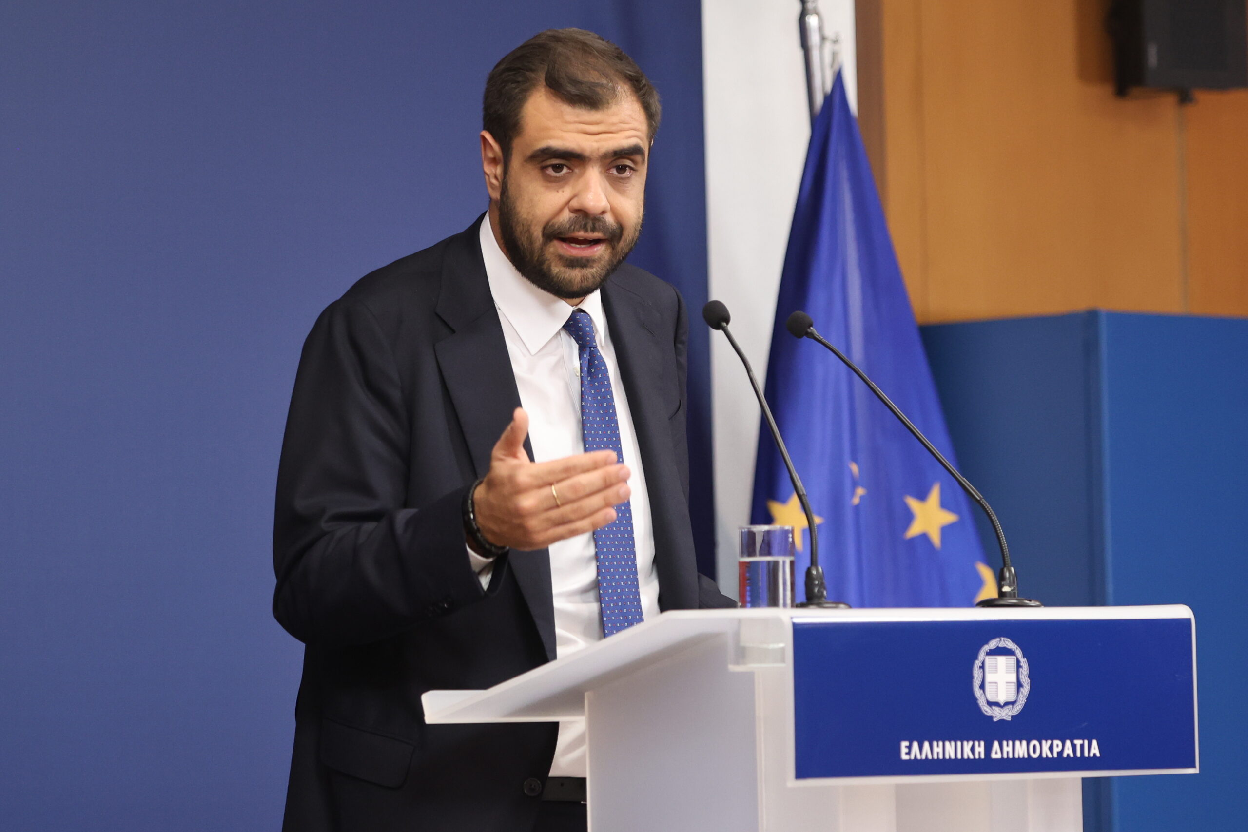 Ενημέρωση των πολιτικών συντακτών και των ανταποκριτών ξένου Τύπου από τον Κυβερνητικό Εκπρόσωπο Παύλο Μαρινάκη