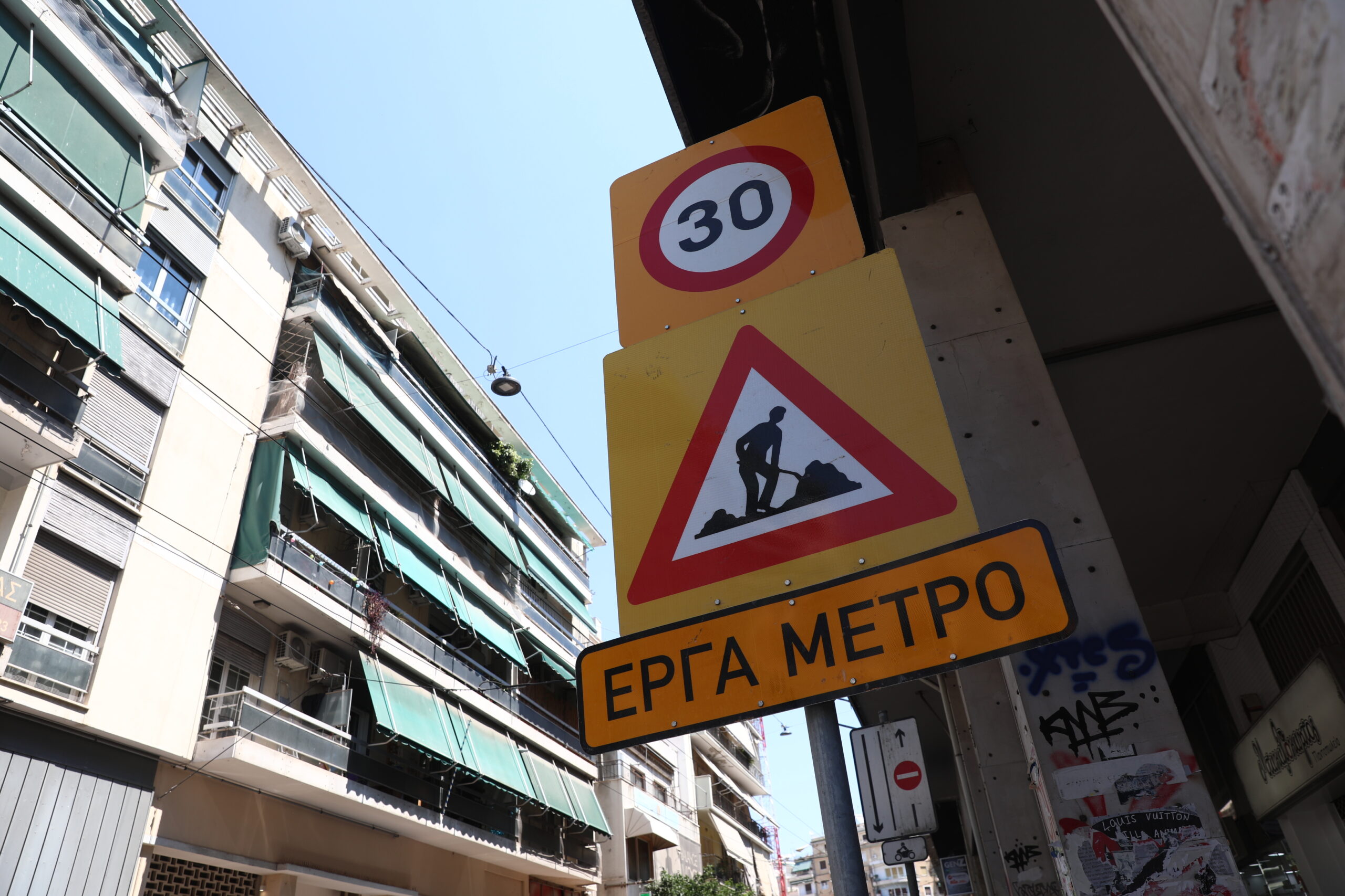 Εμφάνιση ρωγμών σε πολυκατοικίες στη Κυψέλη, στη περιοχή γύρω από το εργοτάξιο της επέκτασης της γραμμής 4 του Μετρό. Πέμπτη 16 Ιουλίου 2026
