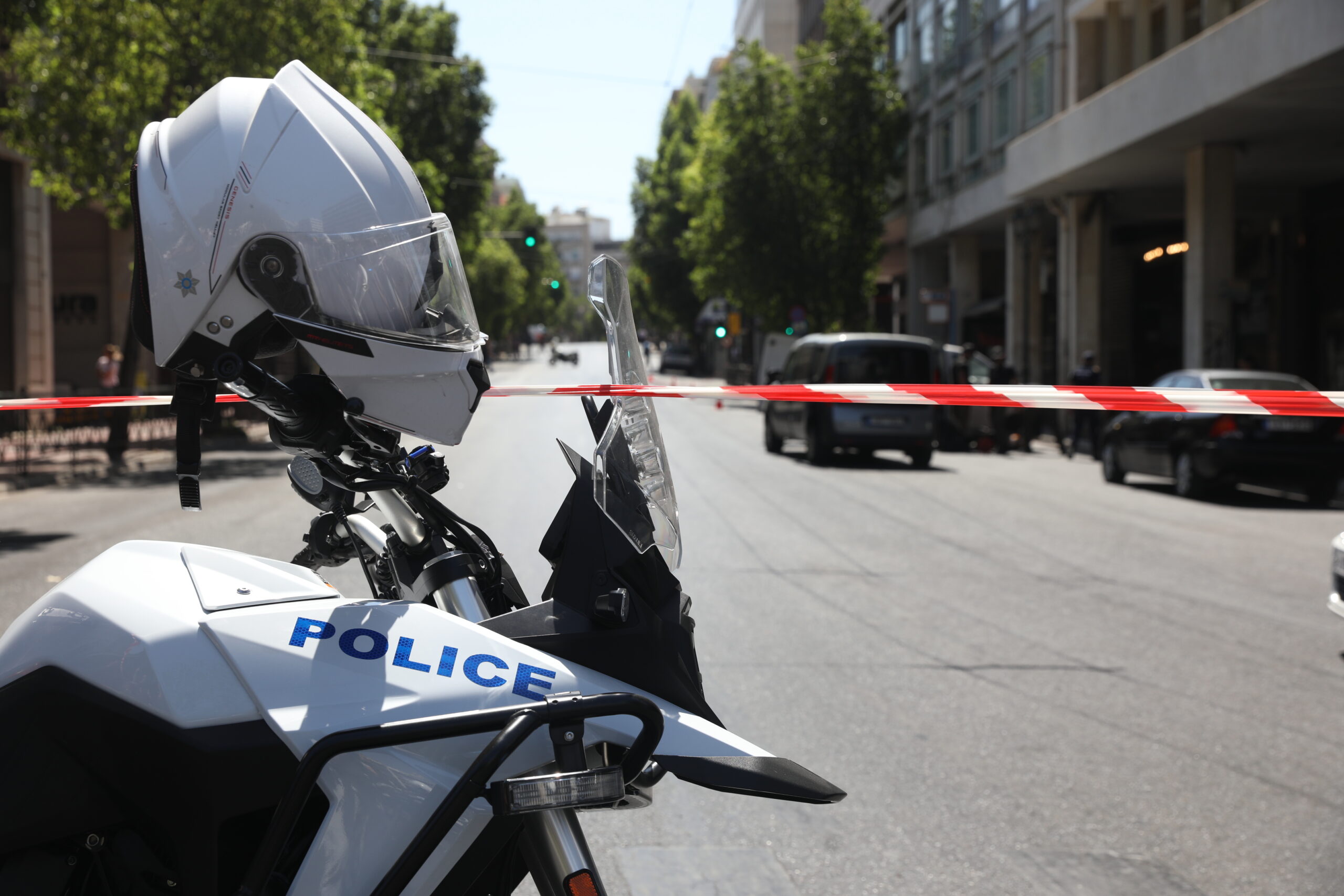 Κινητοποίηση των αρχών μετά τον εντοπισμό ύποπτου κουτιού σε υποκατάστημα τράπεζας, στο κέντρο της Αθήνας επί της οδού Φιλελλήνων. Τετάρτη 2 Σεπτεμβρίου 2026