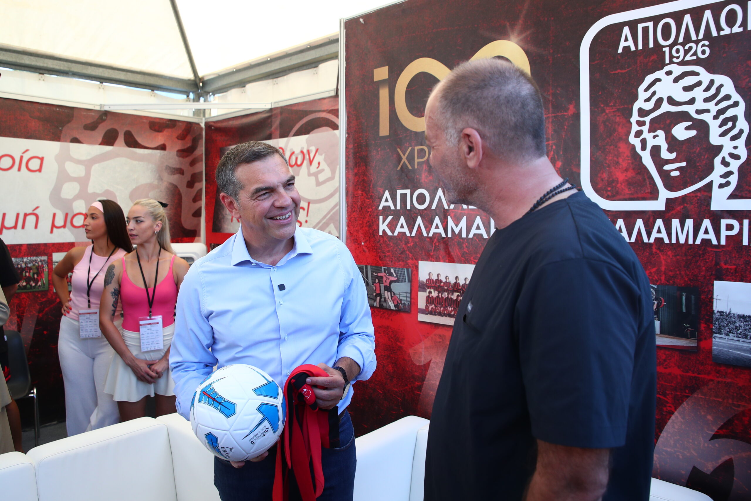 Αλέξης Τσίπρας στη ΔΕΘ: Η φανέλα «Τσίπρας 26», η ατάκα για το αδυνάτισμα και η συνάντηση με Σχοινά