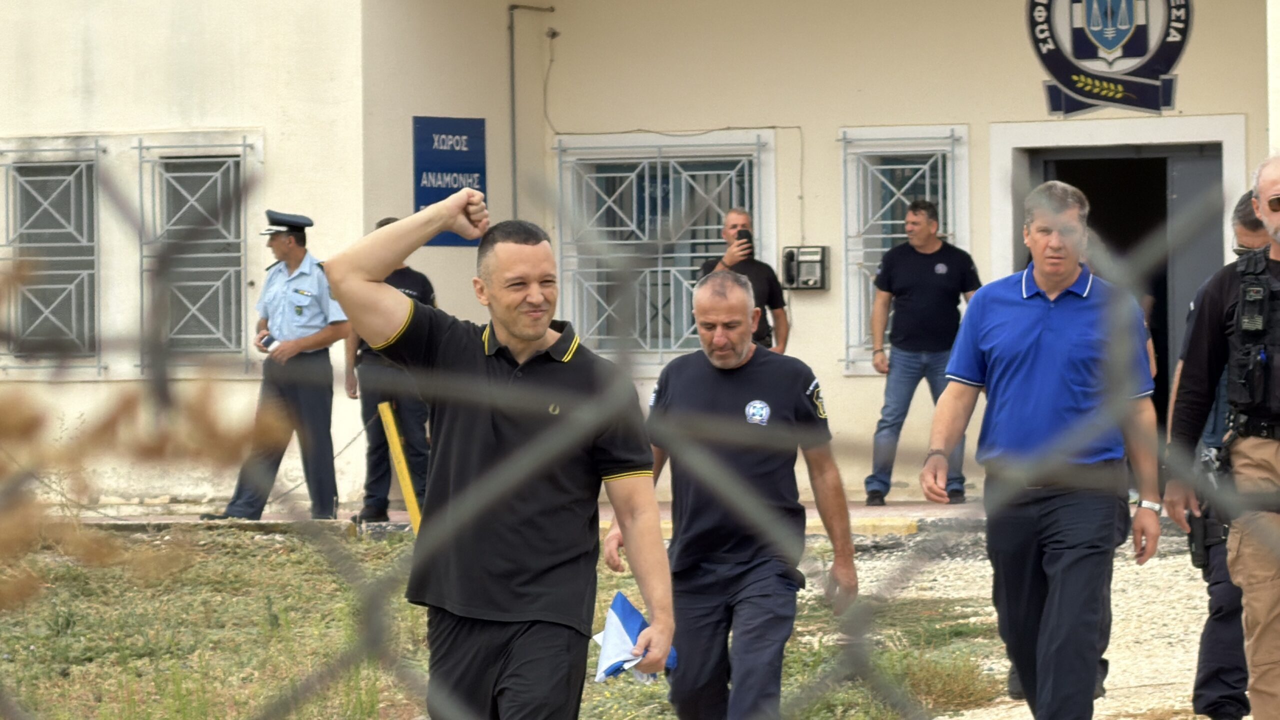 Η αποφυλάκιση Κασιδιάρη ανοίγει ξανά το πολιτικό μέτωπο της Ακροδεξιάς – Από τη Χρυσή Αυγή στη νέα Ακροδεξιά: Τι άλλαξε και τι δεν άλλαξε σε 13 χρόνια από τη δολοφονία Φύσσα 