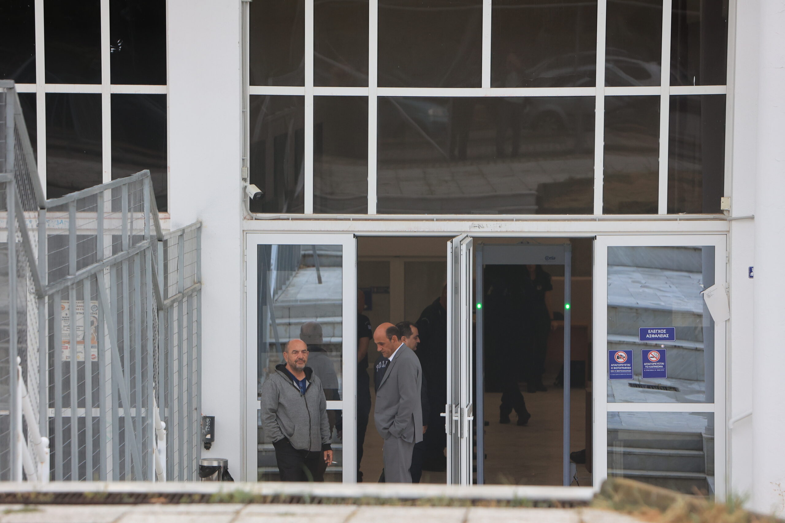 Δίκη για τα Τέμπη: Δεκτό το αίτημα για να «ανοίξει» το κινητό τηλεφώνο του κατηγορούμενου σταθμάρχη
