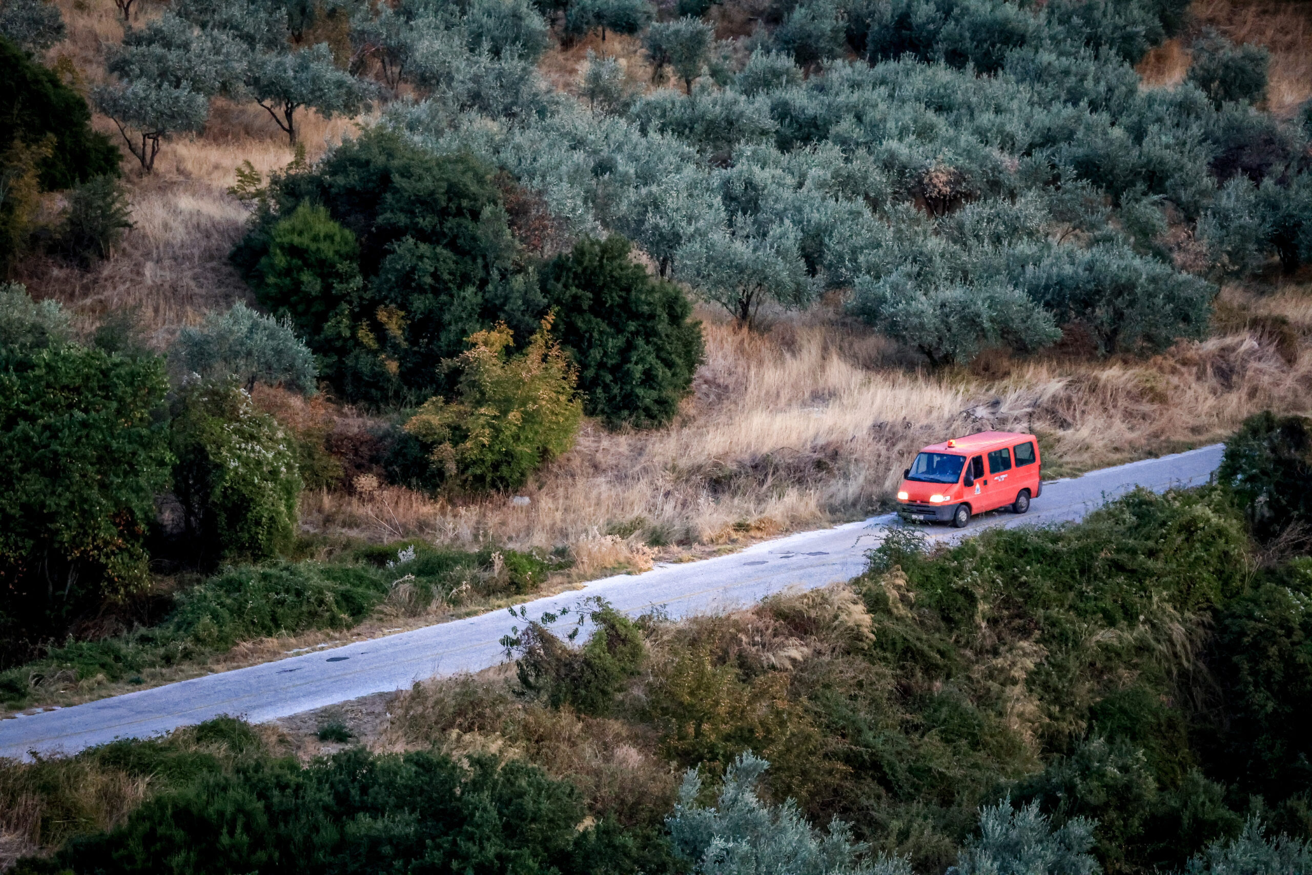 Συναγερμός στο Ρέθυμνο: «Γουρούνα» έπεσε σε γκρεμό- Εντοπίστηκε αναίσθητος ο οδηγός