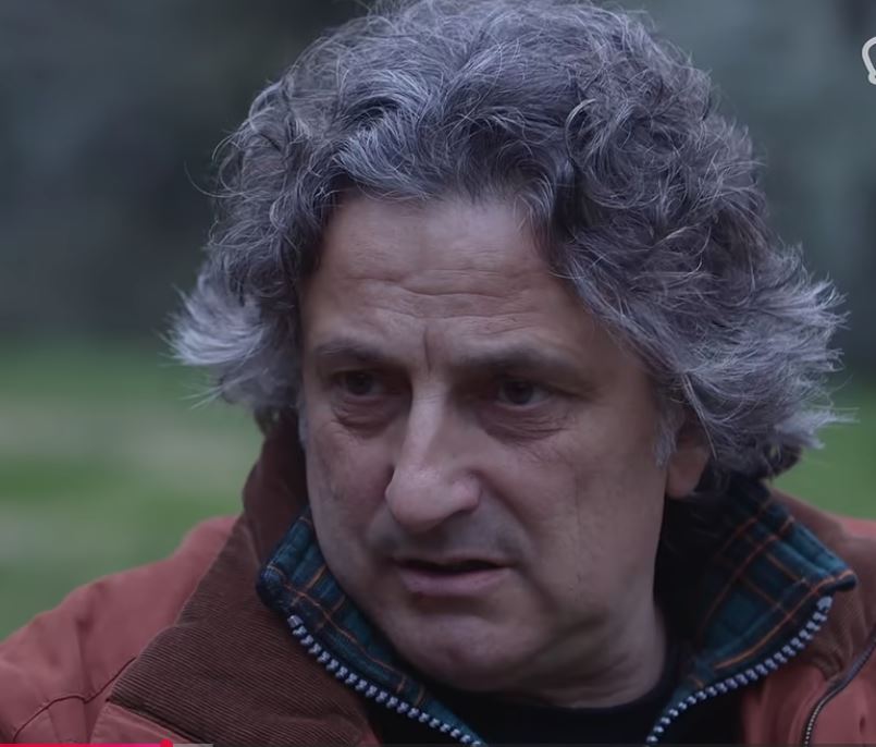 Θάνατος Γιώργου Μαζωνάκη: Aπό ελαιοχρωματιστής έγινε υπνοθεραπευτής ο Νάσος Κομιανός (Βίντεο)