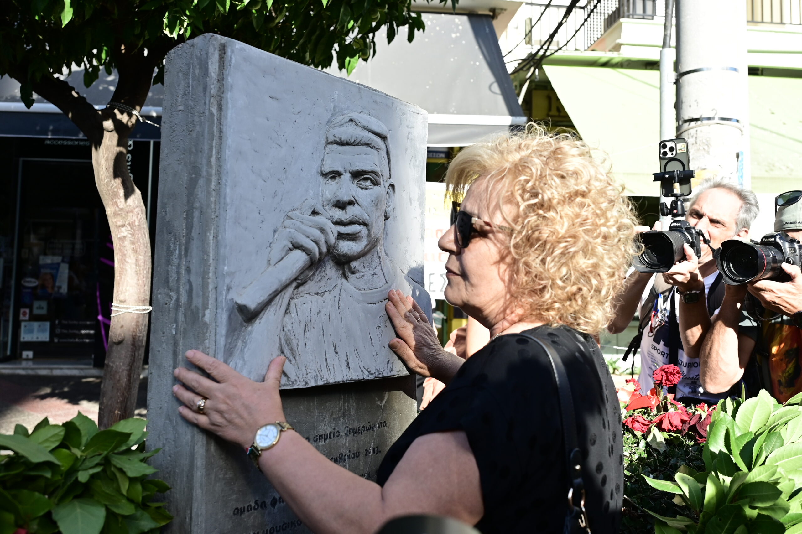 Μάγδα Φύσσα: «Καλό ξημέρωμα και φως στα σκοτάδια τους – Να κρατάτε τη γροθιά σας ψηλά» (Βίντεο)