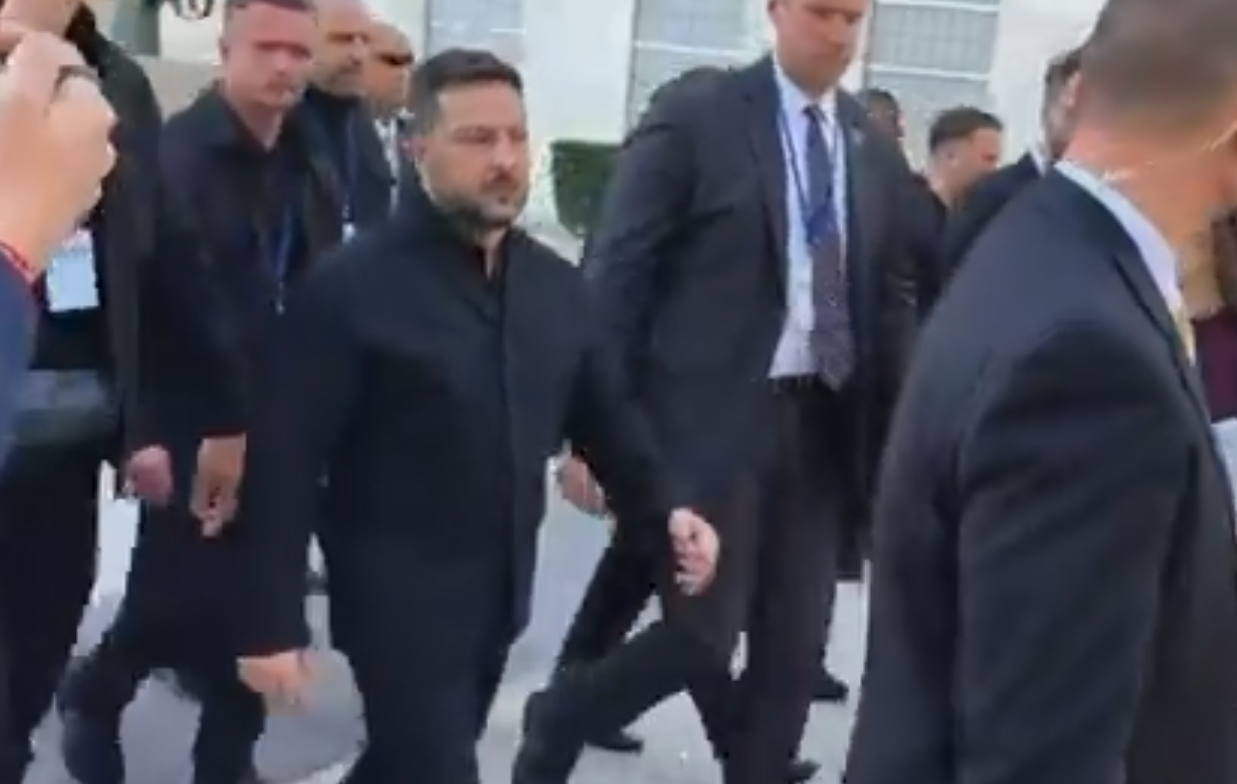 Ζελένσκι: Απέρριψε με αιχμηρό τρόπο ενδεχόμενη επίσκεψή του στη Μόσχα – «Θα πάω πάνω σε πύραυλο»