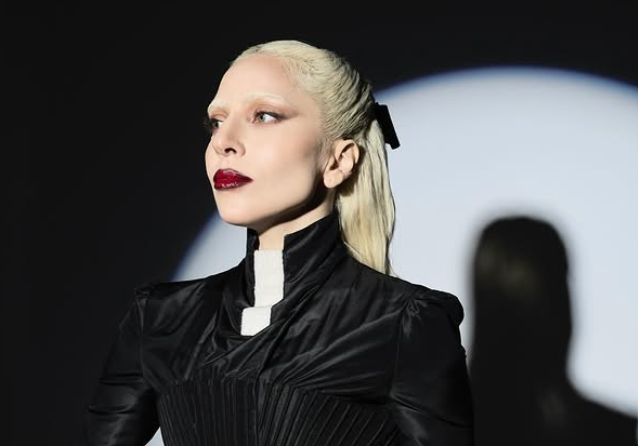 Lady Gaga: Απέκτησε το πρώτο της παιδί μέσω παρένθετης μητέρας