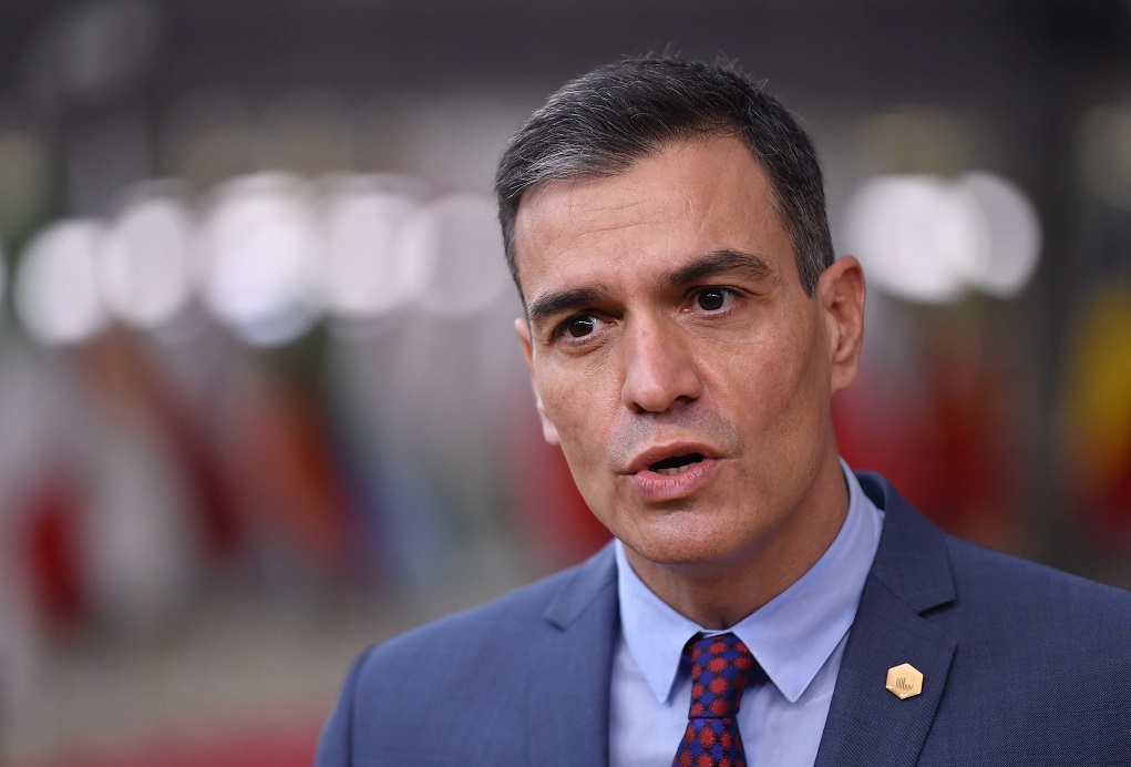 Ισπανία: Ο Σάντσεθ υπόσχεται νέα μέτρα για τη στεγαστική κρίση – Η έξωση που άναψε φωτιές