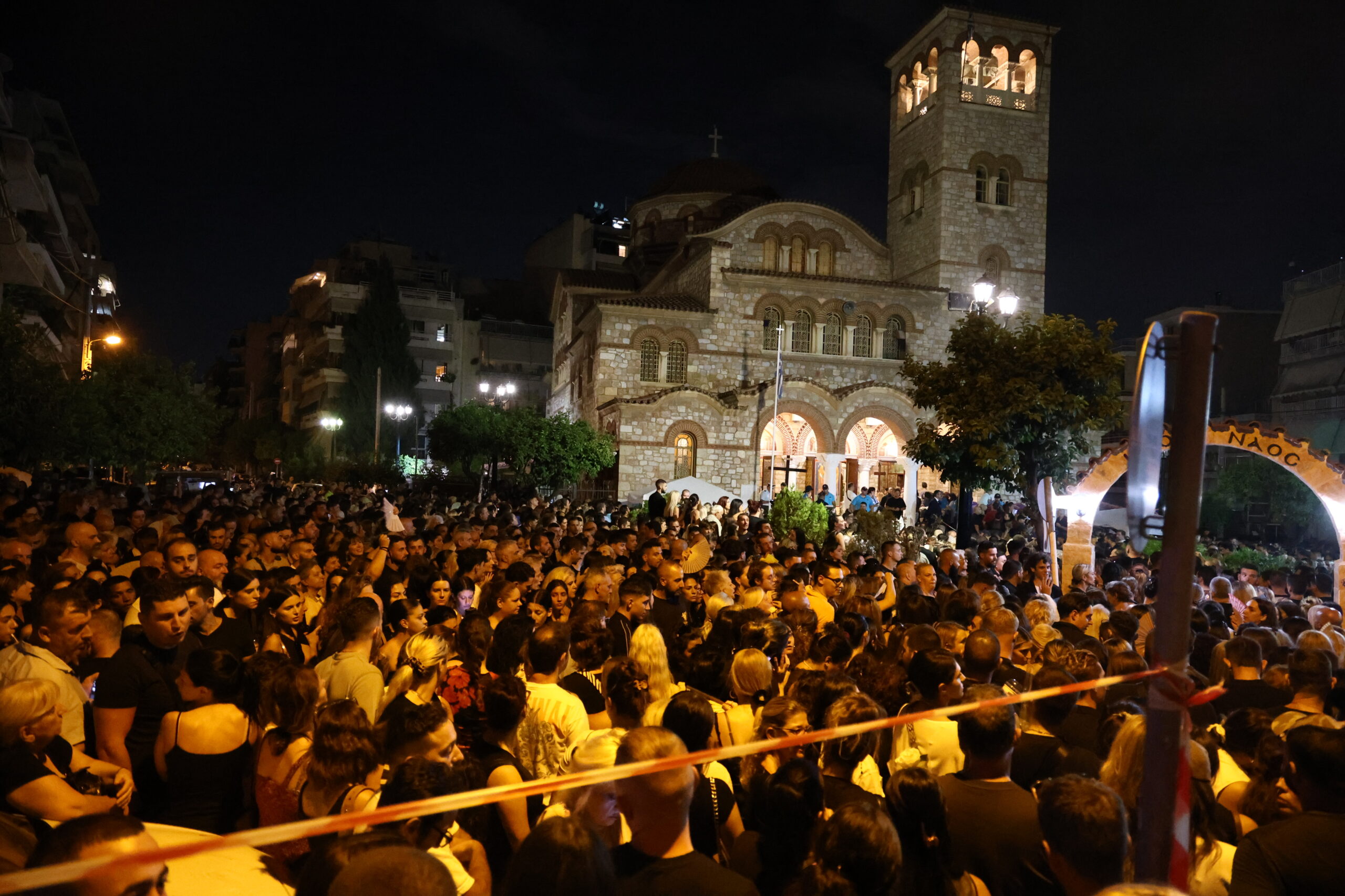 Νίκαια: Σύλληψη επιδειξία κατά τη διάρκεια της αγρυπνίας για τον Γιώργο Μαζωνάκη