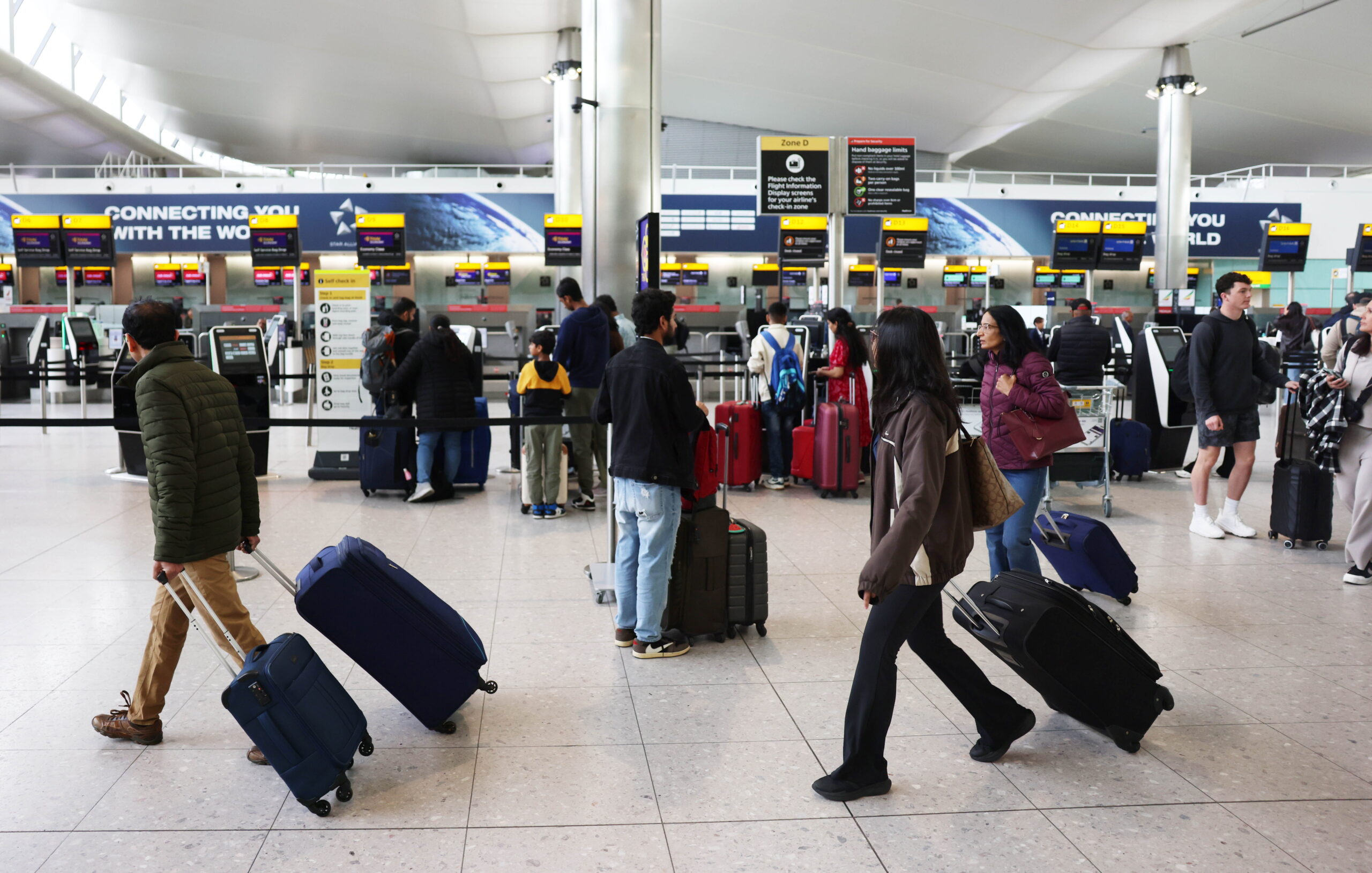 Βρετανία: Χάος και ταλαιπωρία σε αεροδρόμια – Ακύρωση για 600 και πλέον πτήσεις από τη βλάβη στο σύστημα εναέριας κυκλοφορίας (Βίντεο)