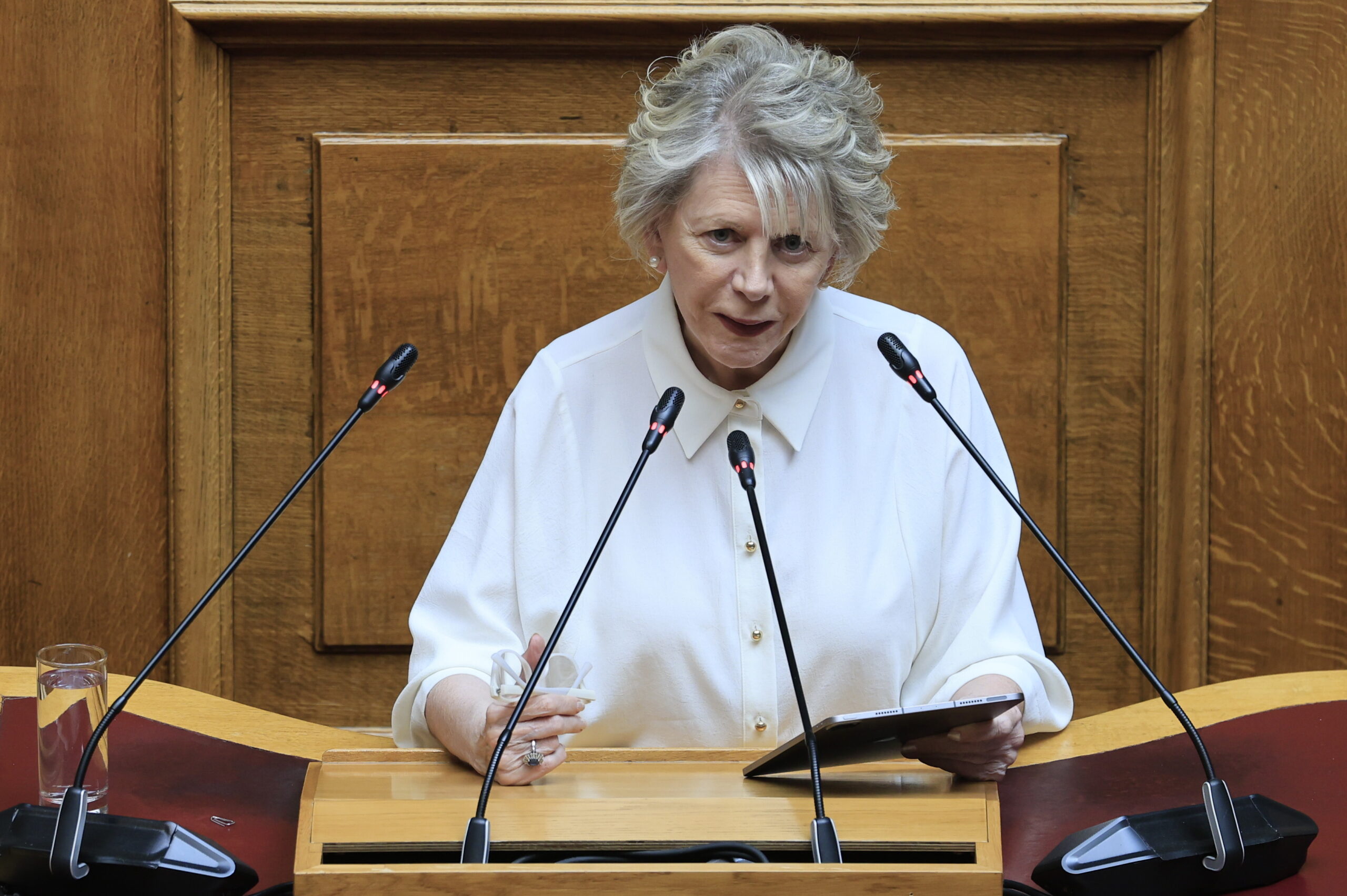Ακρίτα για την ατάκα Άδωνι: «Μήπως έχετε πάρει κάνα μπάφο πριν βγείτε στην εκπομπή;»