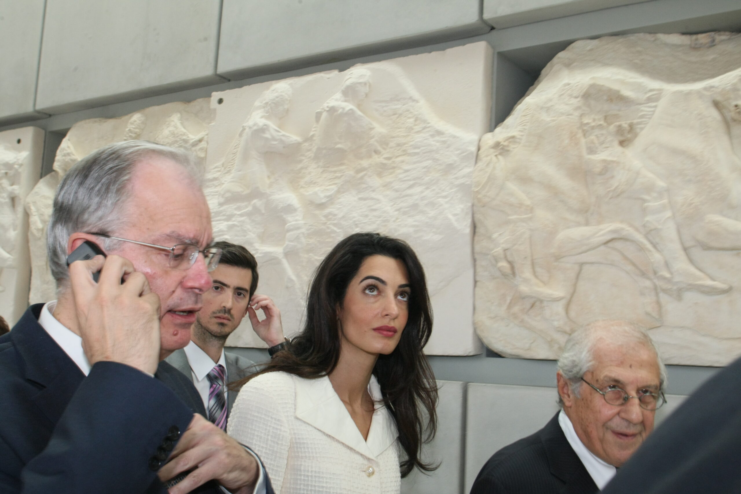 Στην Αθήνα η Αμάλ Αλαμουντίν Κλούνεϊ – Η συνάντηση με τον Κωνσταντίνο Τασούλα