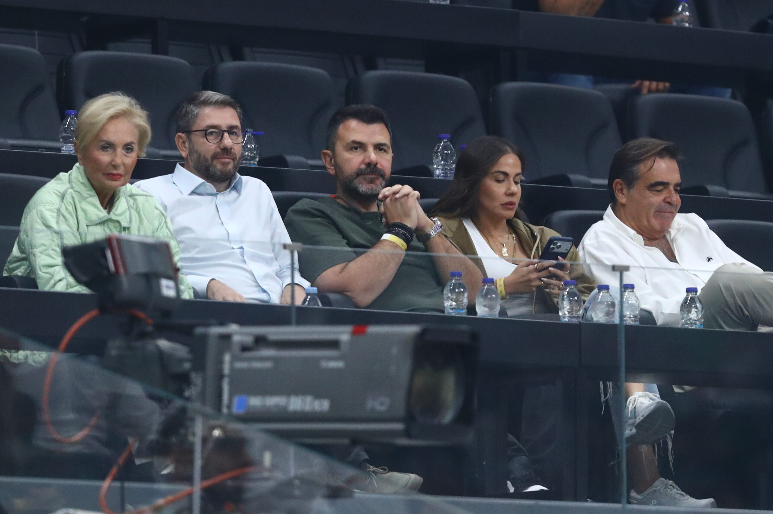 Νίκος Ανδρουλάκης: Στο Telekom Center για την πρεμιέρα του Παναθηναϊκού ο πρόεδρος του ΠΑΣΟΚ – Το τετ-α-τετ με Σχοινά