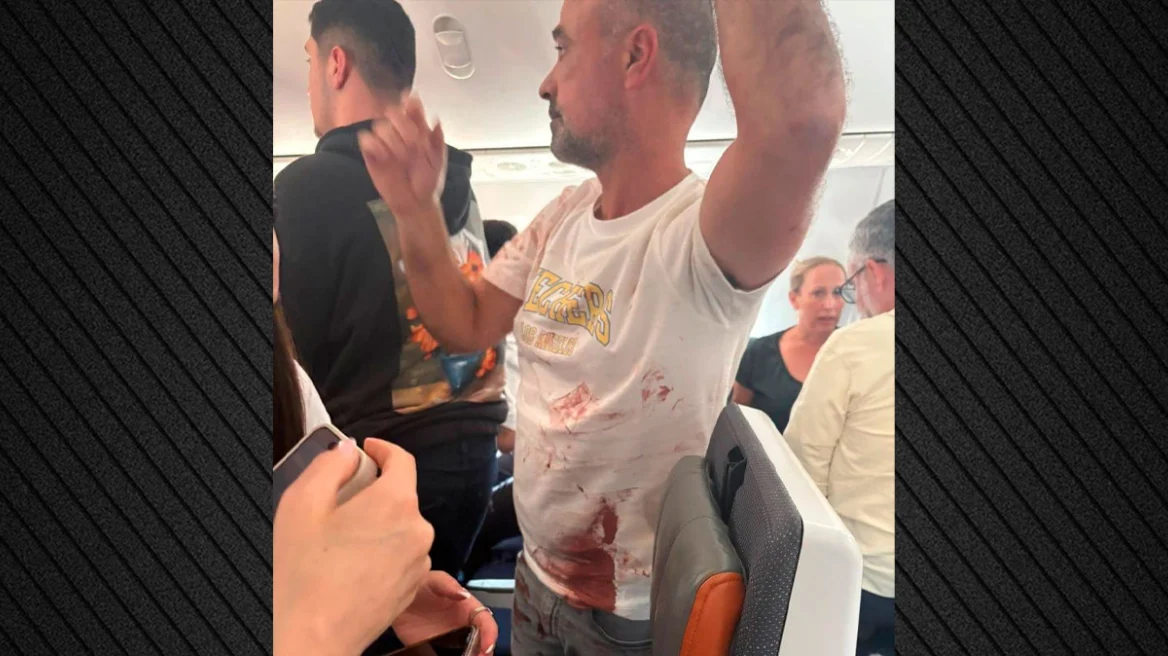 «Τράβηξα τα χειριστήρια και σταμάτησε η πτώση»: Η συγκλονιστική περιγραφή του άνδρα που ακινητοποίησε τον πιλότο (Βίντεο)
