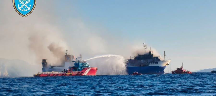 Μύκονος: Συνεχίζει να καίει η φωτιά στο πλοίο ανοιχτά του νησιού, το Λιμενικό ενισχύει τις δυνάμεις του -Δείτε συγκλονιστικά βίντεο