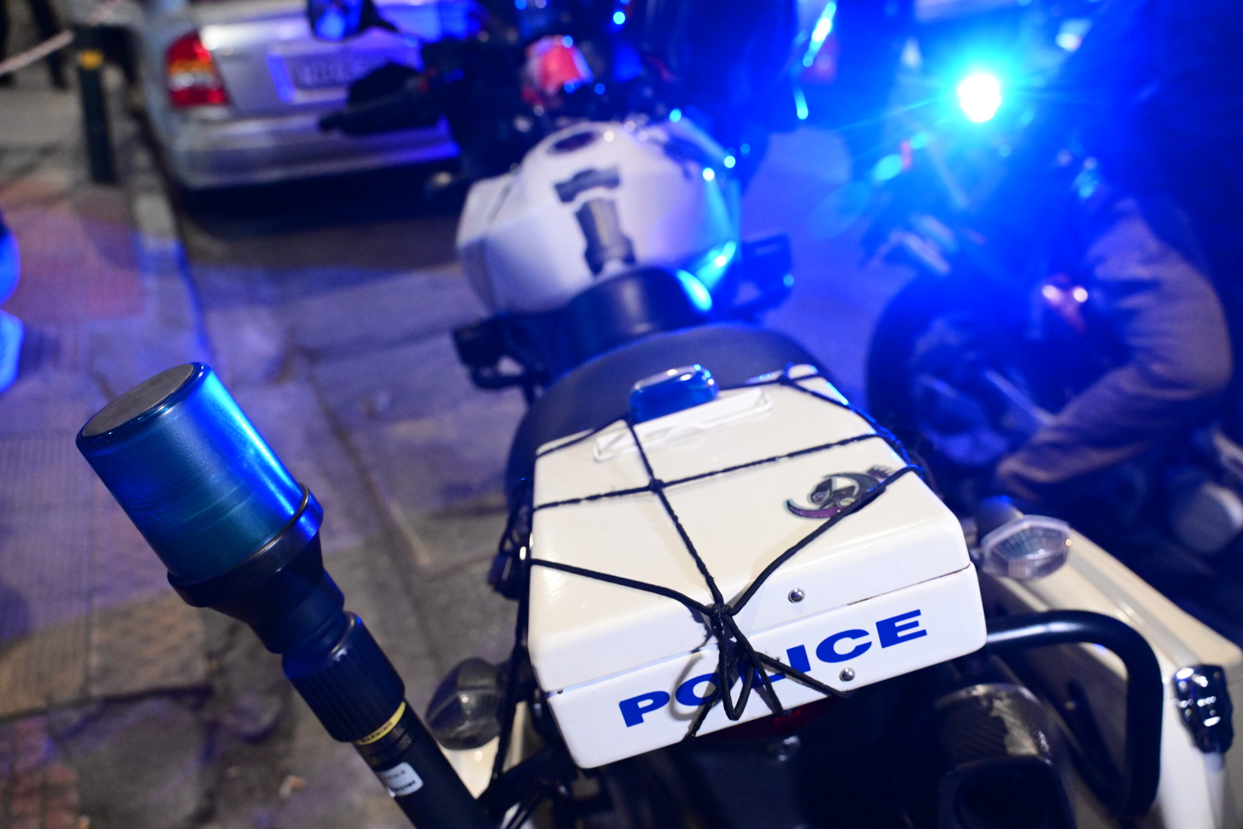 Μεταξουργείο: Οδηγός ηλεκτρικού πατινιού παρέσυρε μοτοσικλετιστή – Εγκατέλειψε τον τραυματία