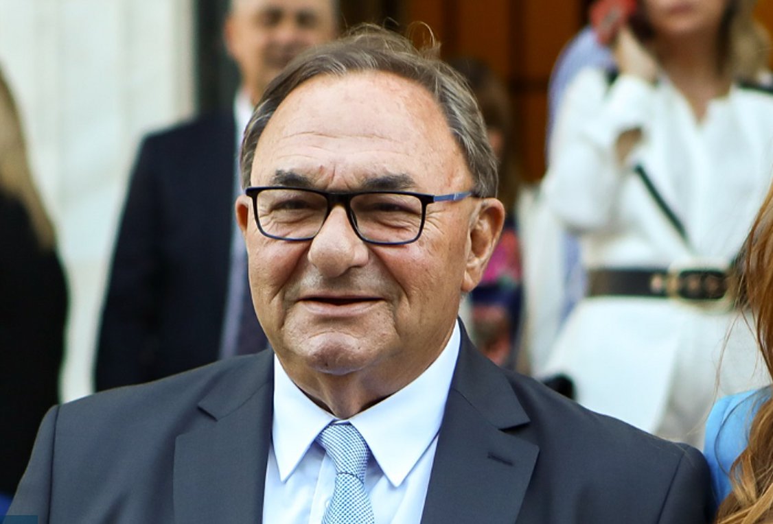 ΝΔ: Ο Καλογερόπουλος «αδειάζει» τον Θεοχάρη για τους «κακομοίρηδες» – «Να είναι πιο προσεκτικός και πιο σεβάσμιος»