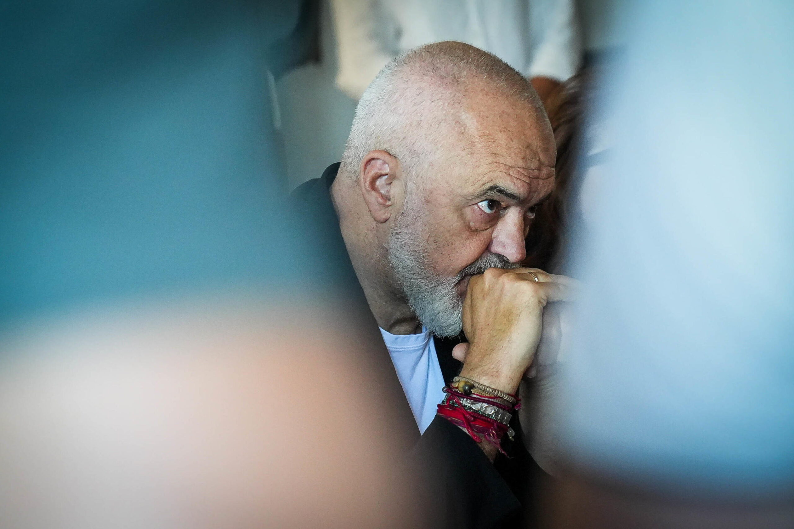 Αλβανία: Σφίγγειο κλοιός για Ράμα από το σκάνδαλο στις μυστικές υπηρεσίες και τη σύνδεση με τη μαφία