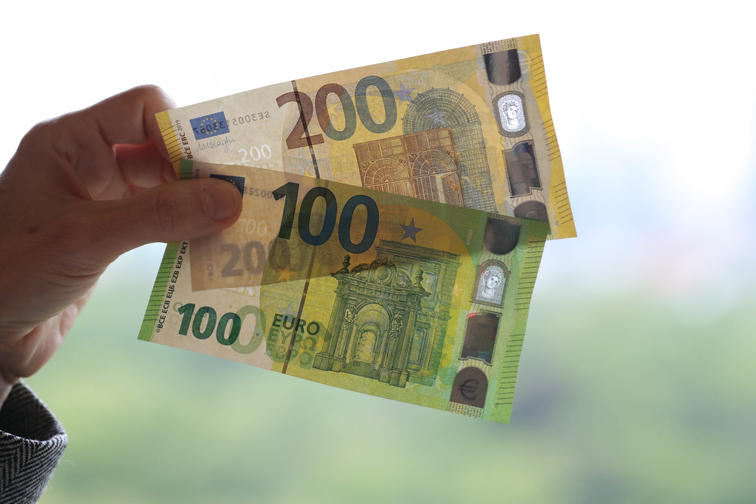 Επίδομα 500 ευρώ: Ποιοι δικαιούχοι το εισπράττουν αναδρομικά από το 2025