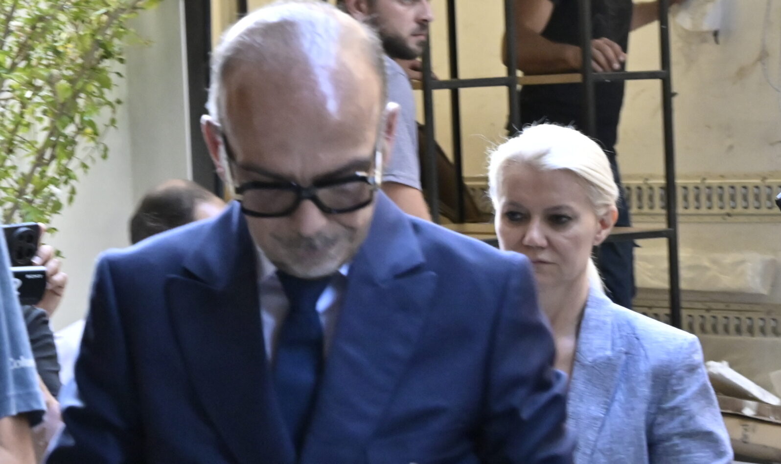 Σε εξέλιξη έρευνες στο ιδιωτικό ιατρείο όπου υπέστη ανακοπή ο Γιώργος Μαζωνάκης – Στο σημείο και οι δυο γιατροί (Βίντεο)