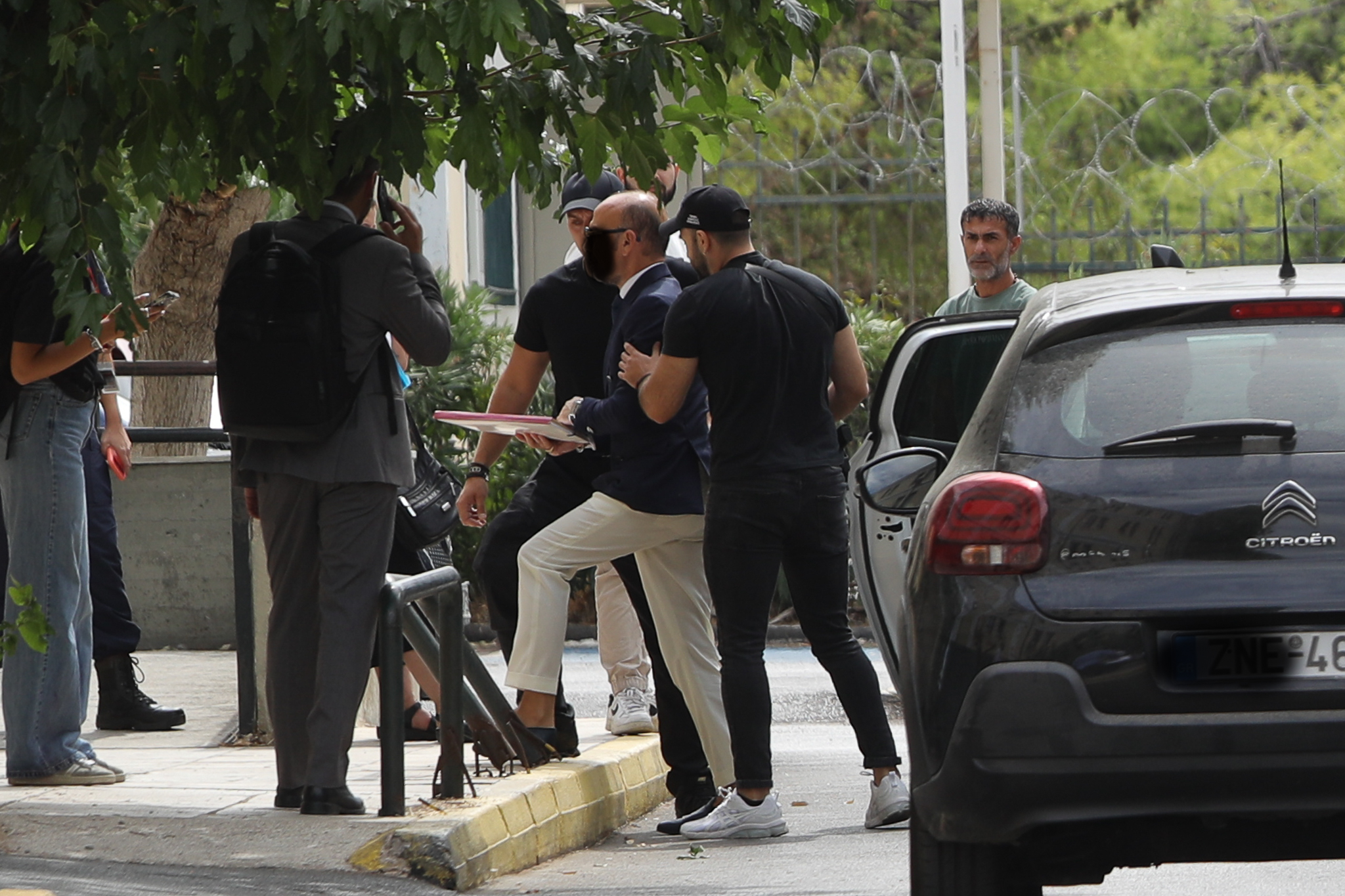 Απάντηση ράπισμα από το ΕΚΑΒ στους γιατρούς που το κατηγόρησαν για τον θάνατο Μαζωνάκη: «Ανίκανοι και αμετανόητοι να τον βοηθήσουν»
