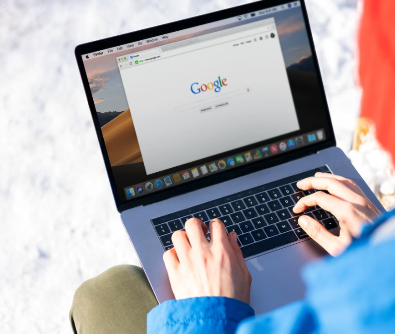 Ευρωπαϊκό μπλόκο στην Google: Πρόστιμο 403 εκατ. ευρώ για στοχευμένες διαφημίσεις