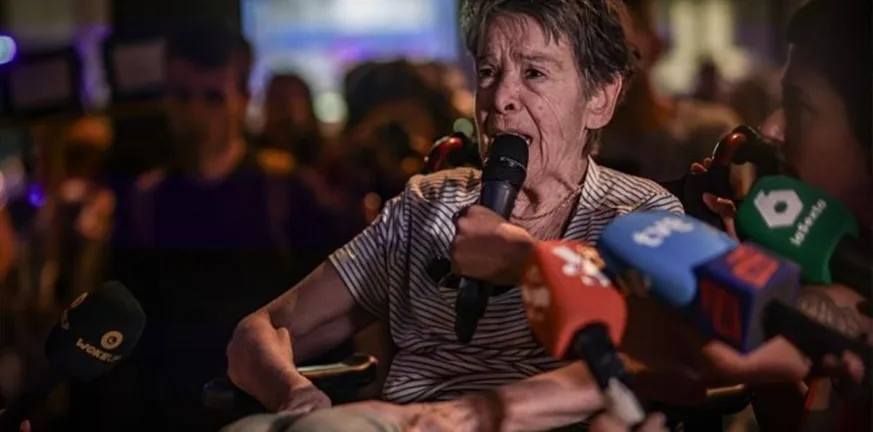 Ισπανία: Το μήνυμα της 87χρονης που έγινε σύμβολο για τη στέγη – «Κρατήστε γερά!»