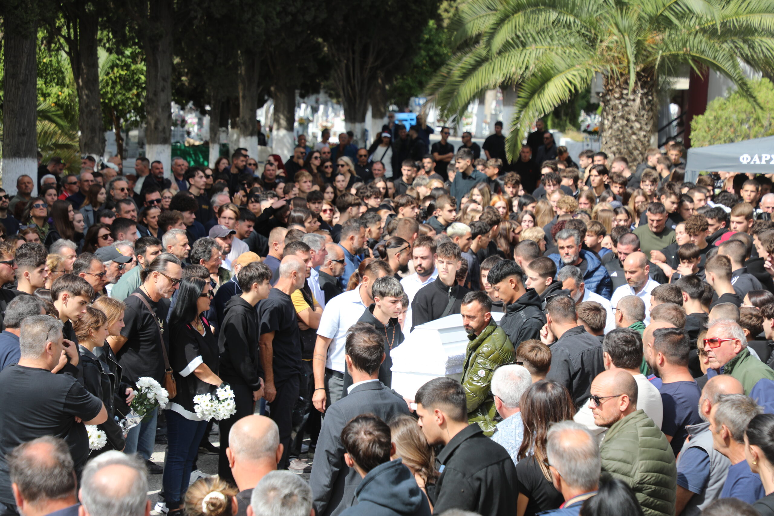 Καβάλα: Θρήνος στο τελευταίο αντίο στον 16χρονο ποδοσφαιριστή (Φωτό & Βίντεο)