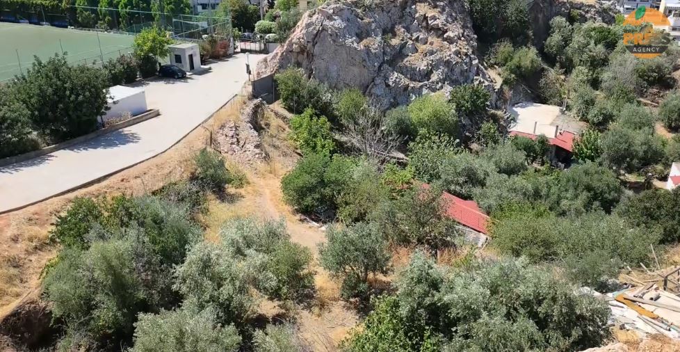 Κυψέλη: «Κυνηγούσα μια μπάλα και έπεσε το μάτι μου στη σακούλα» – Οι δηλώσεις του προπονητή για τα ανθρώπινα οστά (Βίντεο)