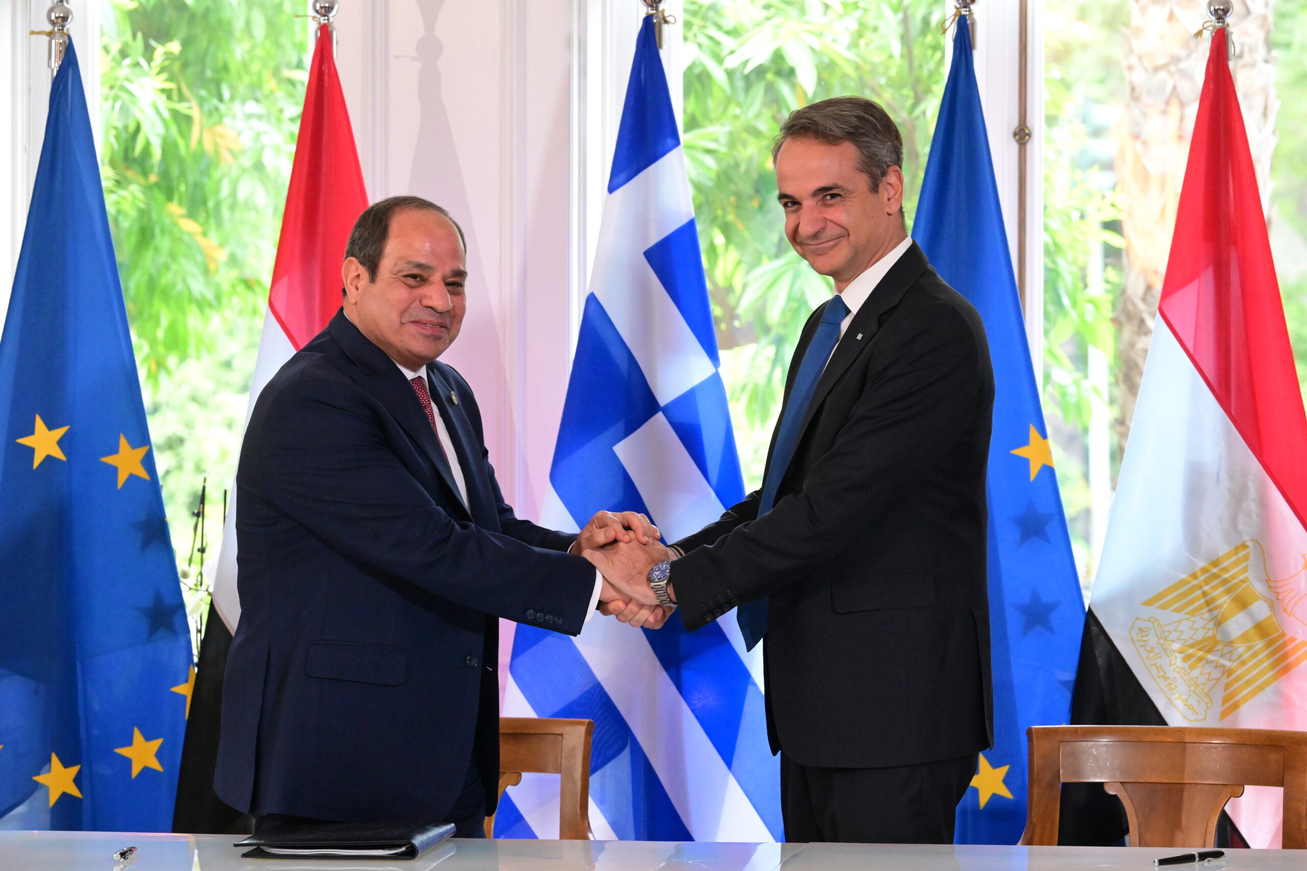 Μητσοτάκης στο Ελ Αλαμέιν: Η Αθήνα «κλειδώνει» τον άξονα με το Κάιρο – ΑΟΖ, Τουρκία, Λιβύη, GREGY και Μονή Σινά στη βαριά ατζέντα με Σίσι