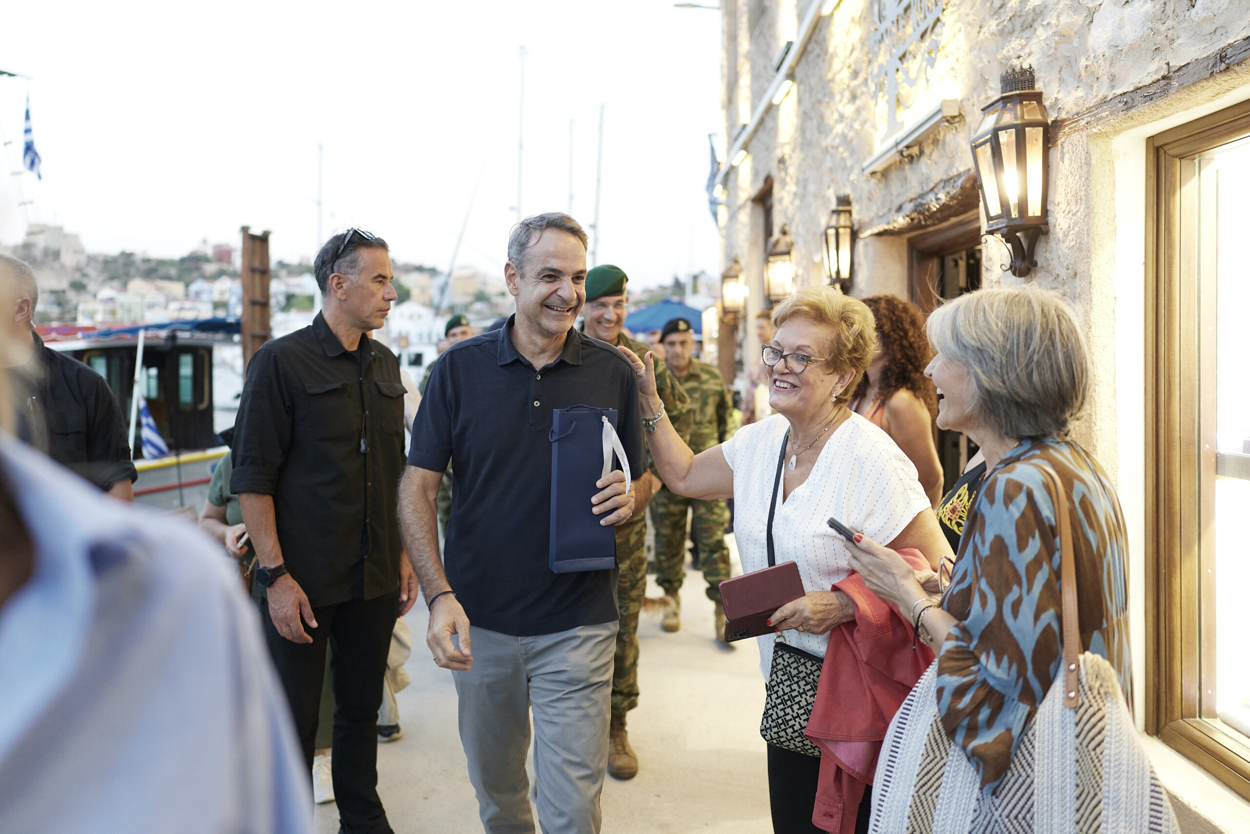 Καστελλόριζο – Το νησί-κλειδί της Ανατολικής Μεσογείου: Η παρουσία Μητσοτάκη, οι τουρκικές αντιδράσεις και η μάχη για ΑΟΖ, θαλάσσιες ζώνες και ισορροπίες απέναντι από το Κας