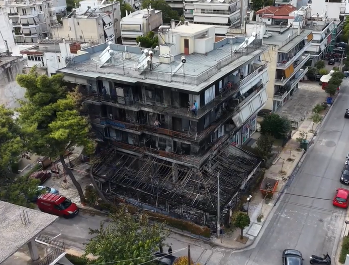 Νέα Ιωνία: Σοκαριστικά πλάνα από drone στην καμένη πολυκατοικία – Το μέγεθος της ζημιάς από ψηλά (Βίντεο)