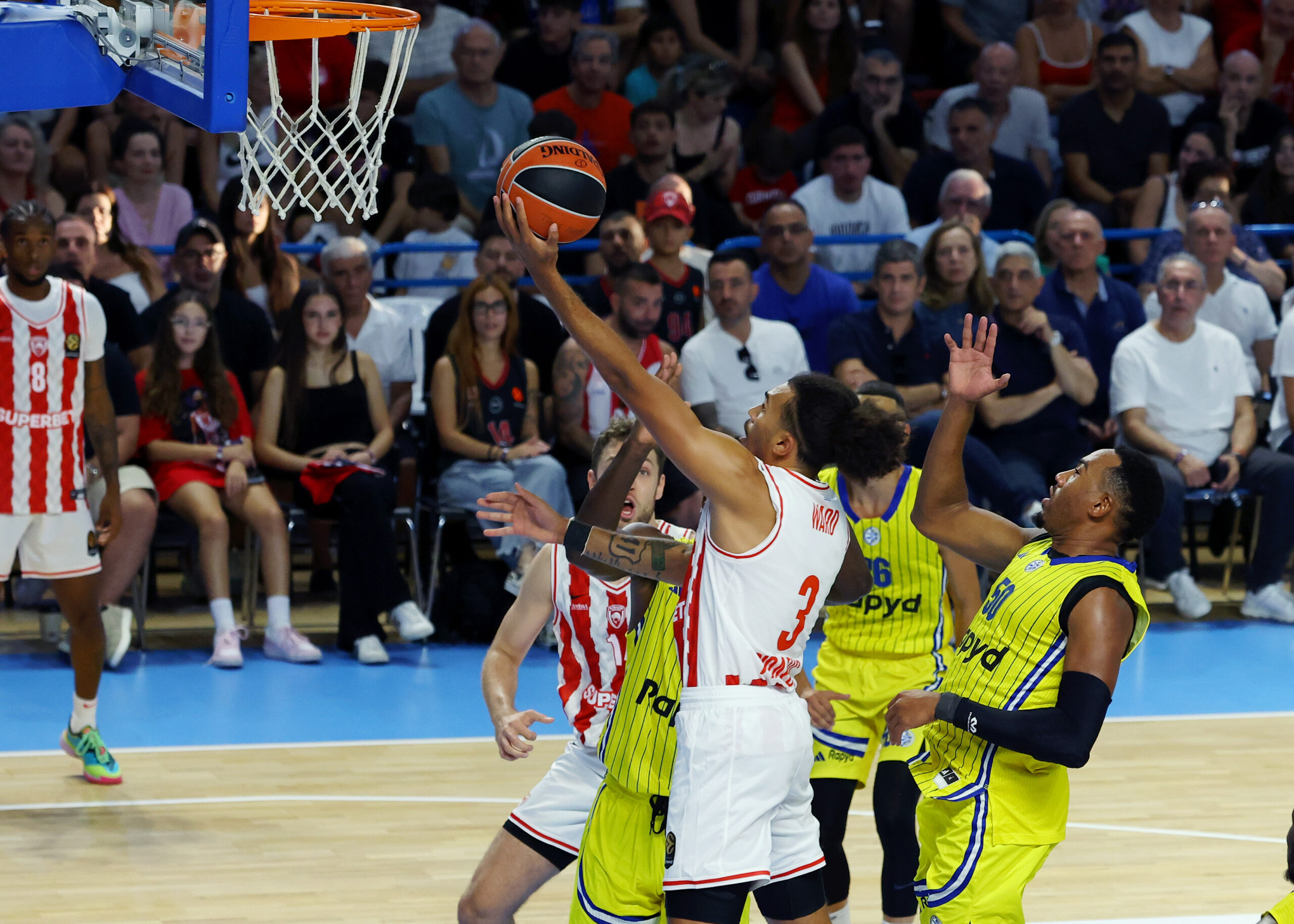 Ολυμπιακός: Νίκησε τη Μακάμπι 77-72 αλλά έχασε τον Μιλουτίνοφ