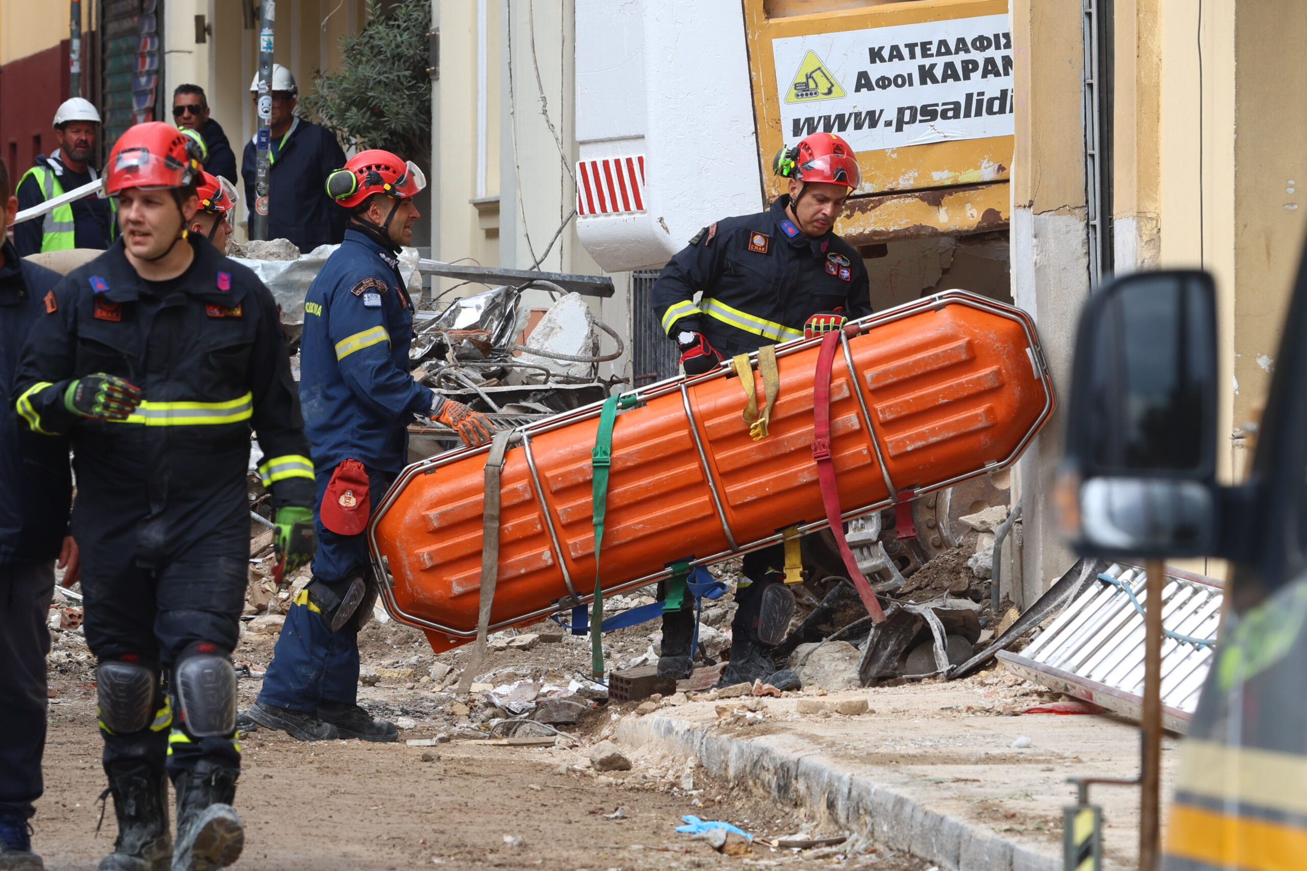 Έκρηξη στην Πλάκα: Έξι νεκροί και ένα μεγάλο «γιατί» – Τι τίναξε στον αέρα το κτίριο στην καρδιά της Αθήνας; – Η προειδοποίηση των κατοίκων και τα ερωτήματα 