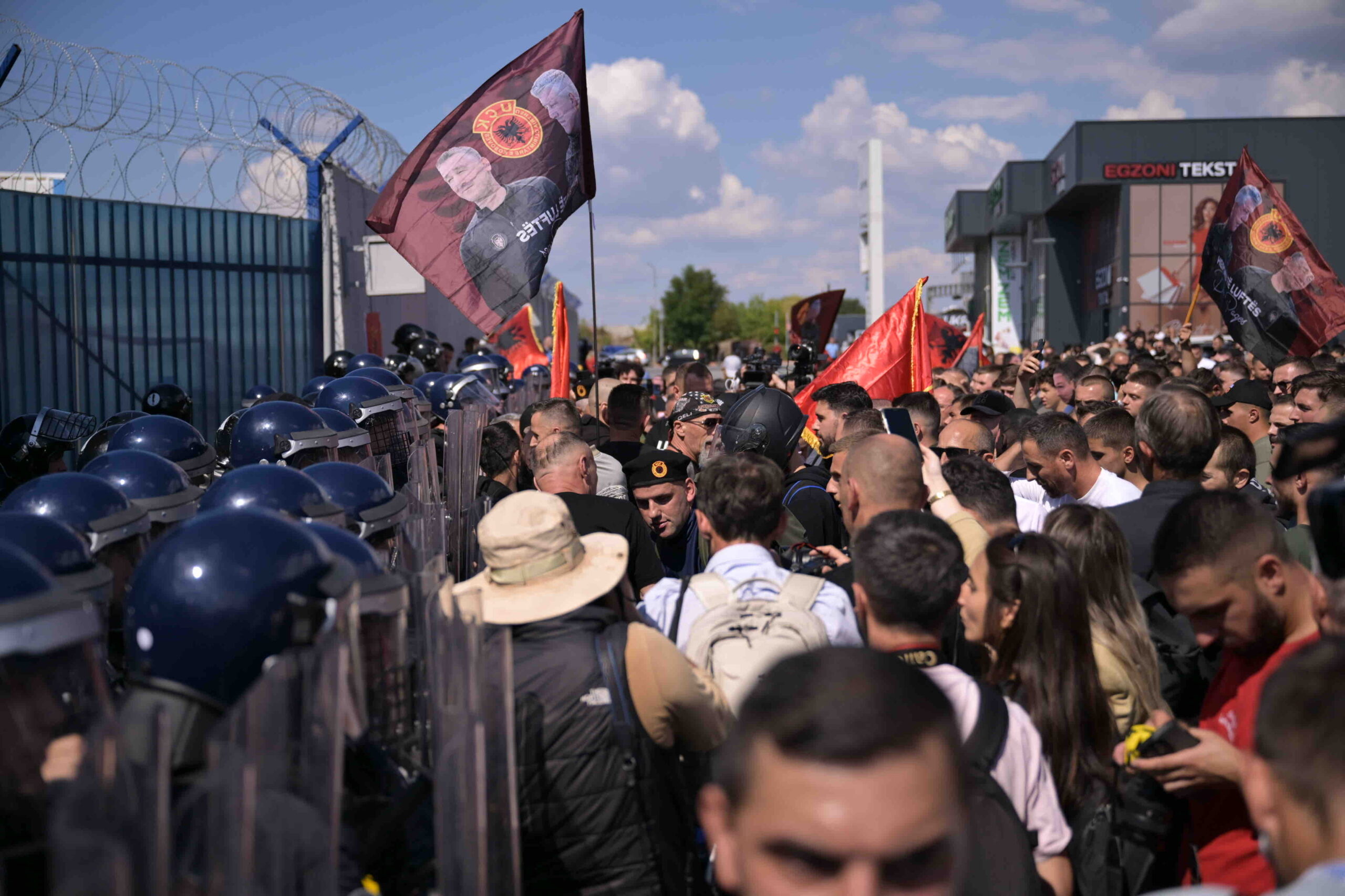 Κόσοβο: Επεισόδια μετά την καταδίκη Θάτσι – Ο Ράμα σχολίασε την ετυμηγορία λέγοντας «Ντροπή!» (Βίντεο)