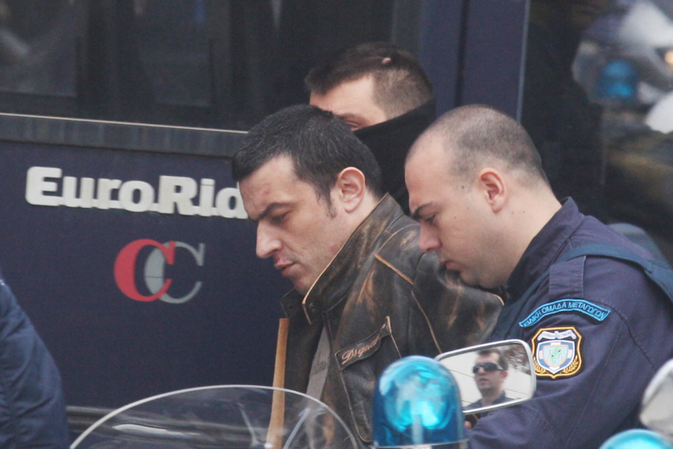 Ανθρωποκυνηγητό για τον Αλκέτ Ριζάι – Η αιματηρή νύχτα στην Ανάβυσσο και οι 16 άδειες από τις φυλακές
