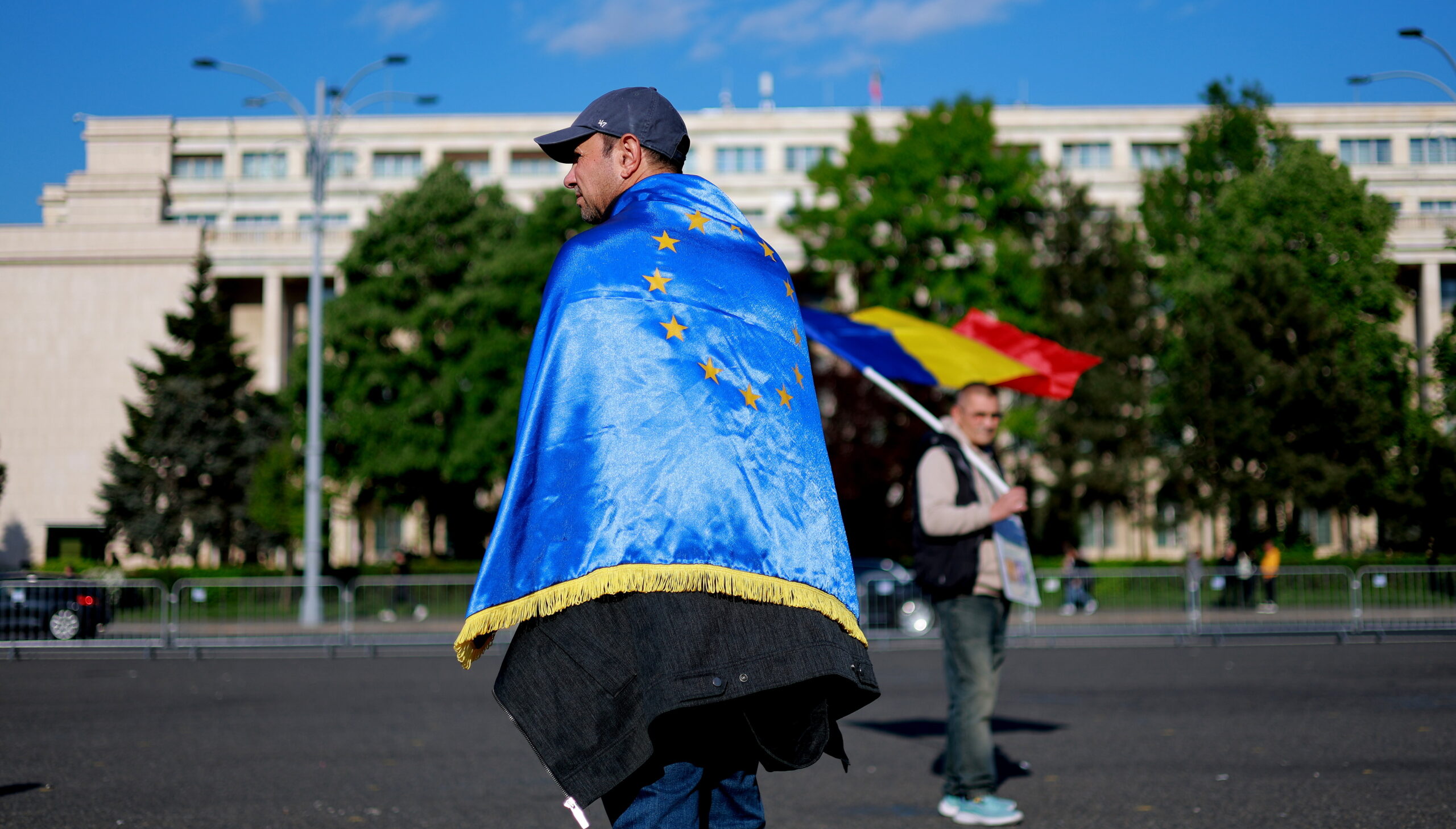 Ρουμανία: Το πολιτικό αδιέξοδο εγκυμονεί κίνδυνο παράδοσης της εξουσίας στην ακροδεξιά